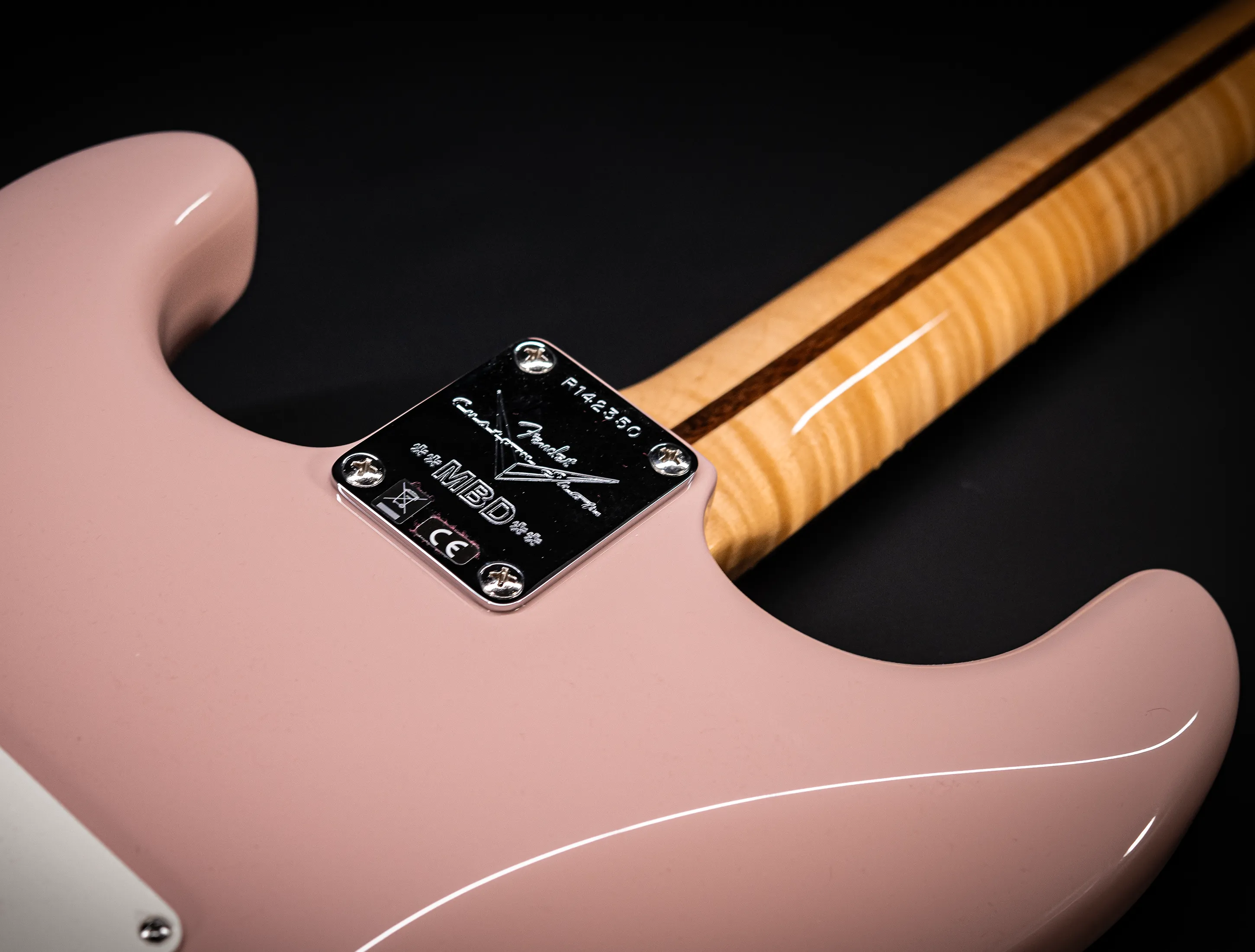 Fender MBD 1963 Stratocaster Prestige NOS flame Neck - Shell Pink