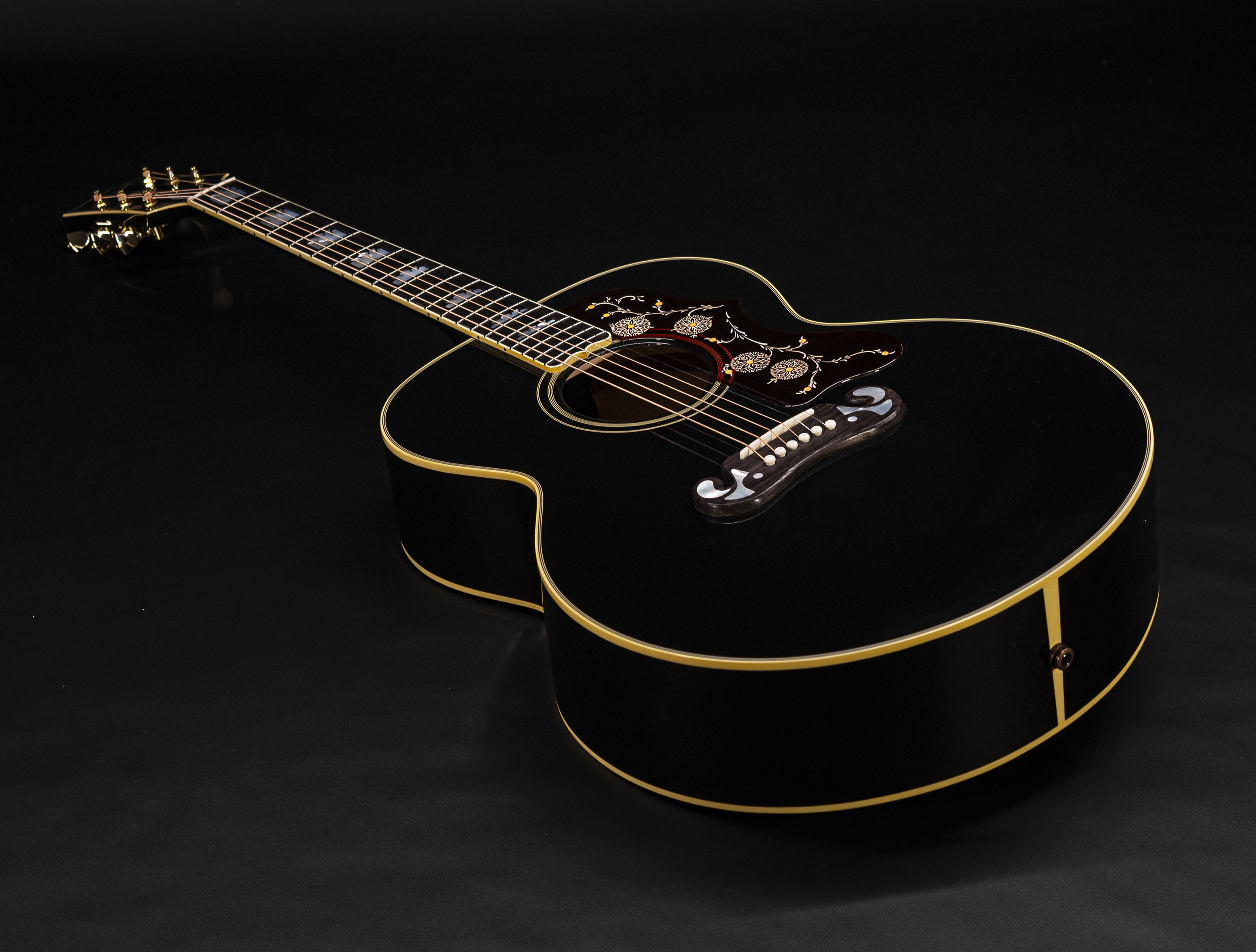 Show gallery (22 images) a110401 gibson-elvis-sj-200-signature-the-king-of-rock-and-roll-ebony