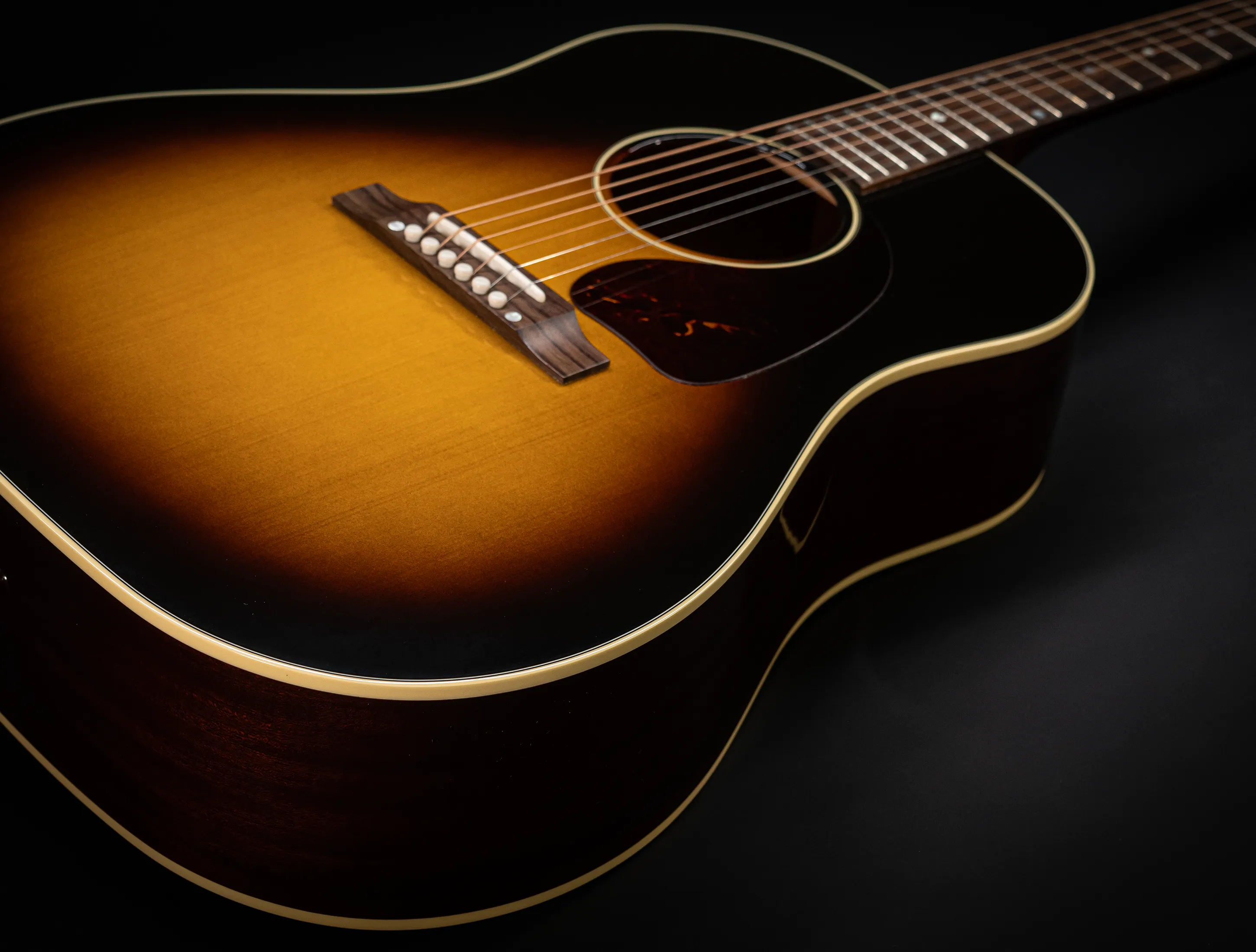 Galerie anzeigen (33 Bilder) a174895-Gibson-J-45-EARLY-50`s-Golden-Era-Custom-Shop-Adirondack-Vintage-Sunburst-