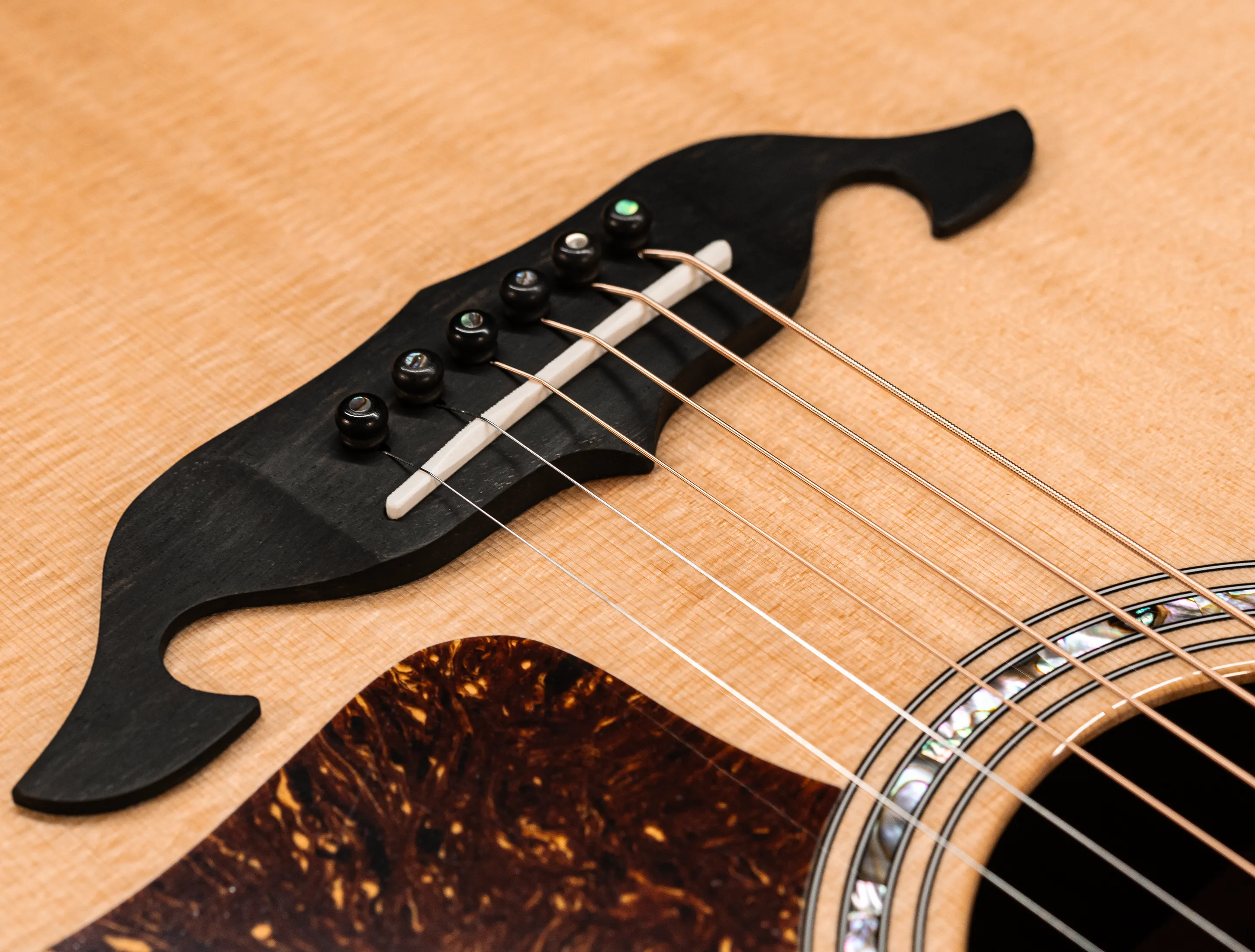 Show gallery (27 images) a165052 Taylor 815e Legacy - First Edition hand signed by Bob Taylor