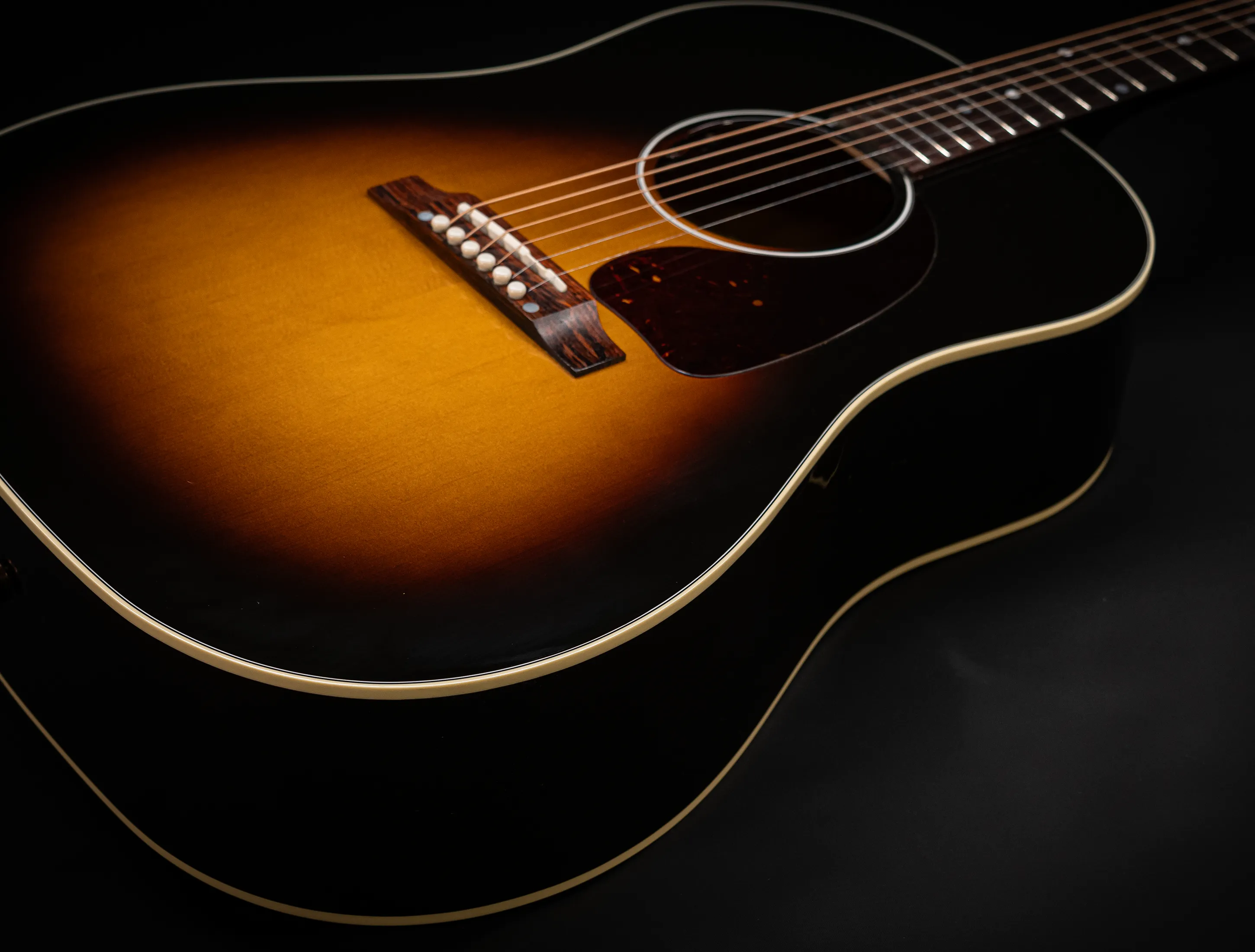 Show gallery (23 images) a170008 Gibson J-45 Standard - Vintage Sunburst