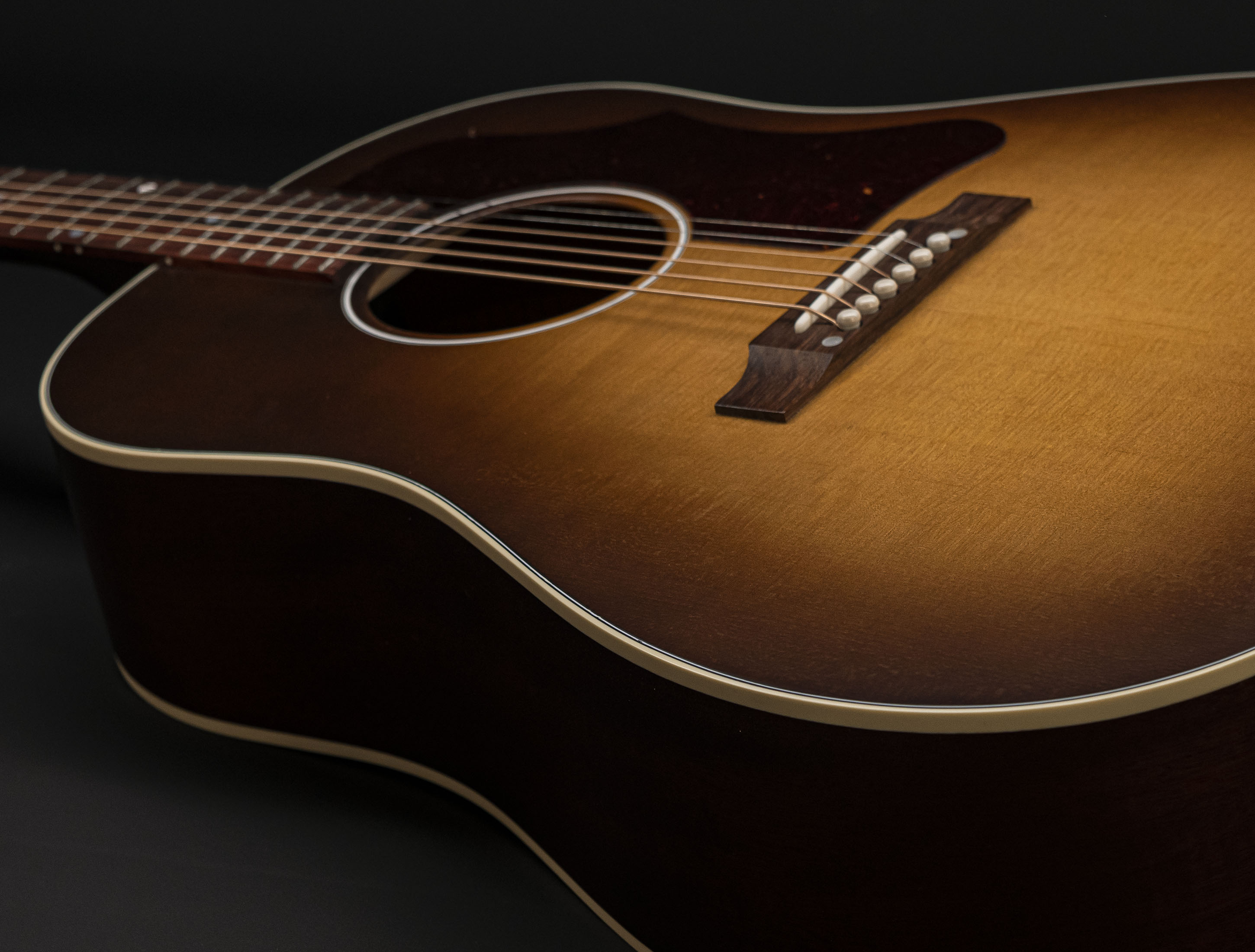 Show gallery (25 images) a121275 gibson-j-45-50s-faded-vintage-sunburst