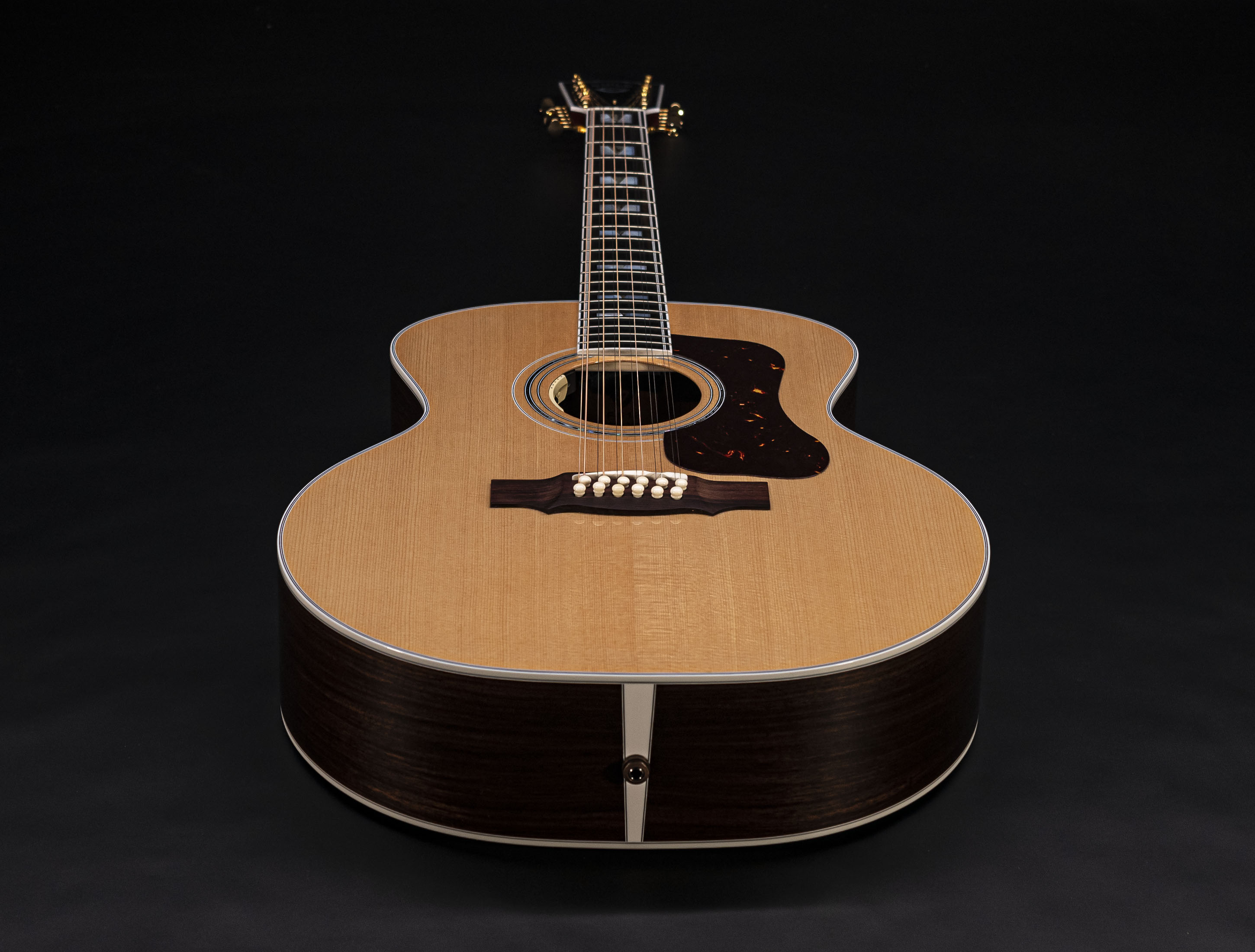 Galerie anzeigen (22 Bilder) a110905 guild-f-512e-natural-l-r-baggs-12-string-usa