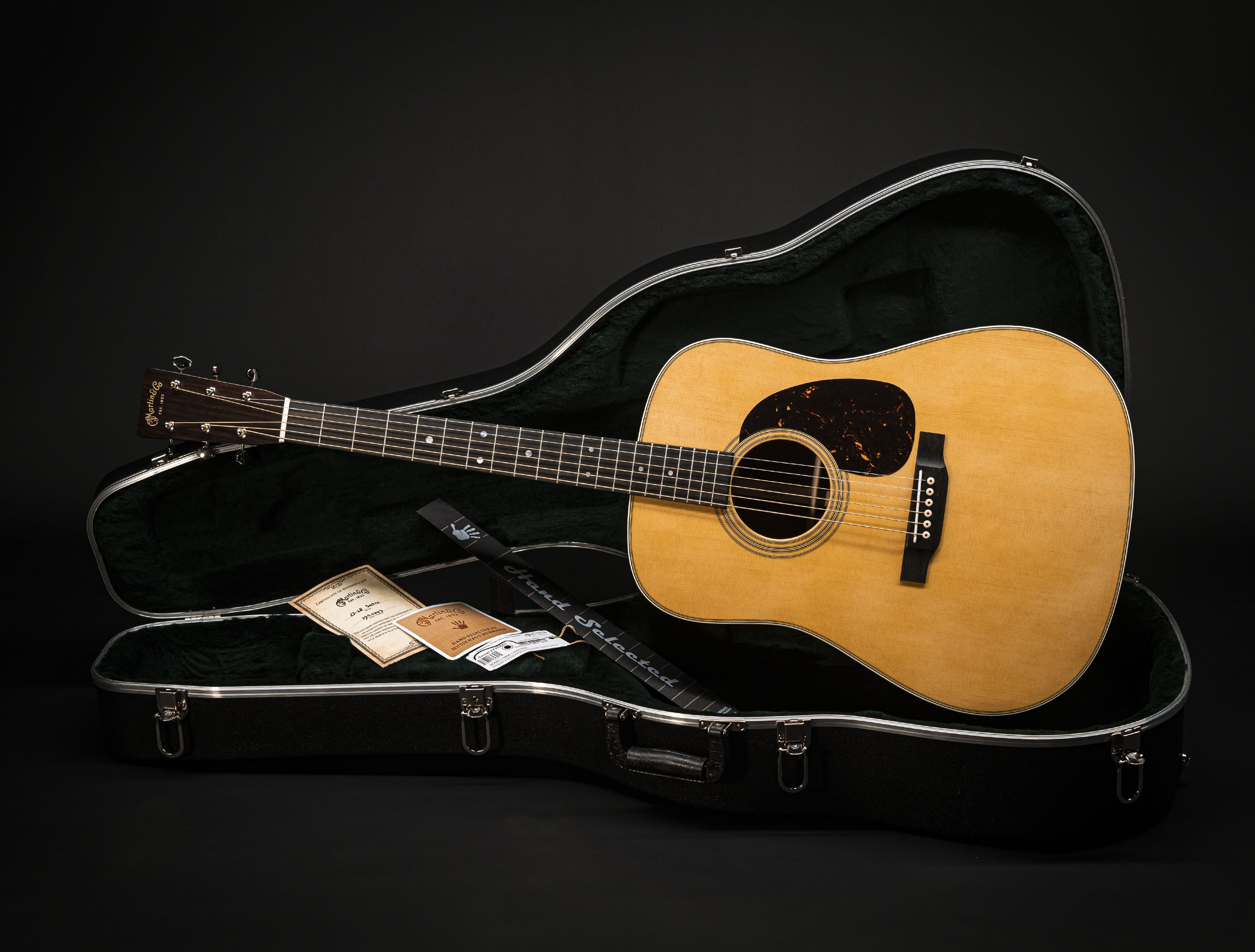 Show gallery (20 images) a135361 martin-d-28-satin-2023