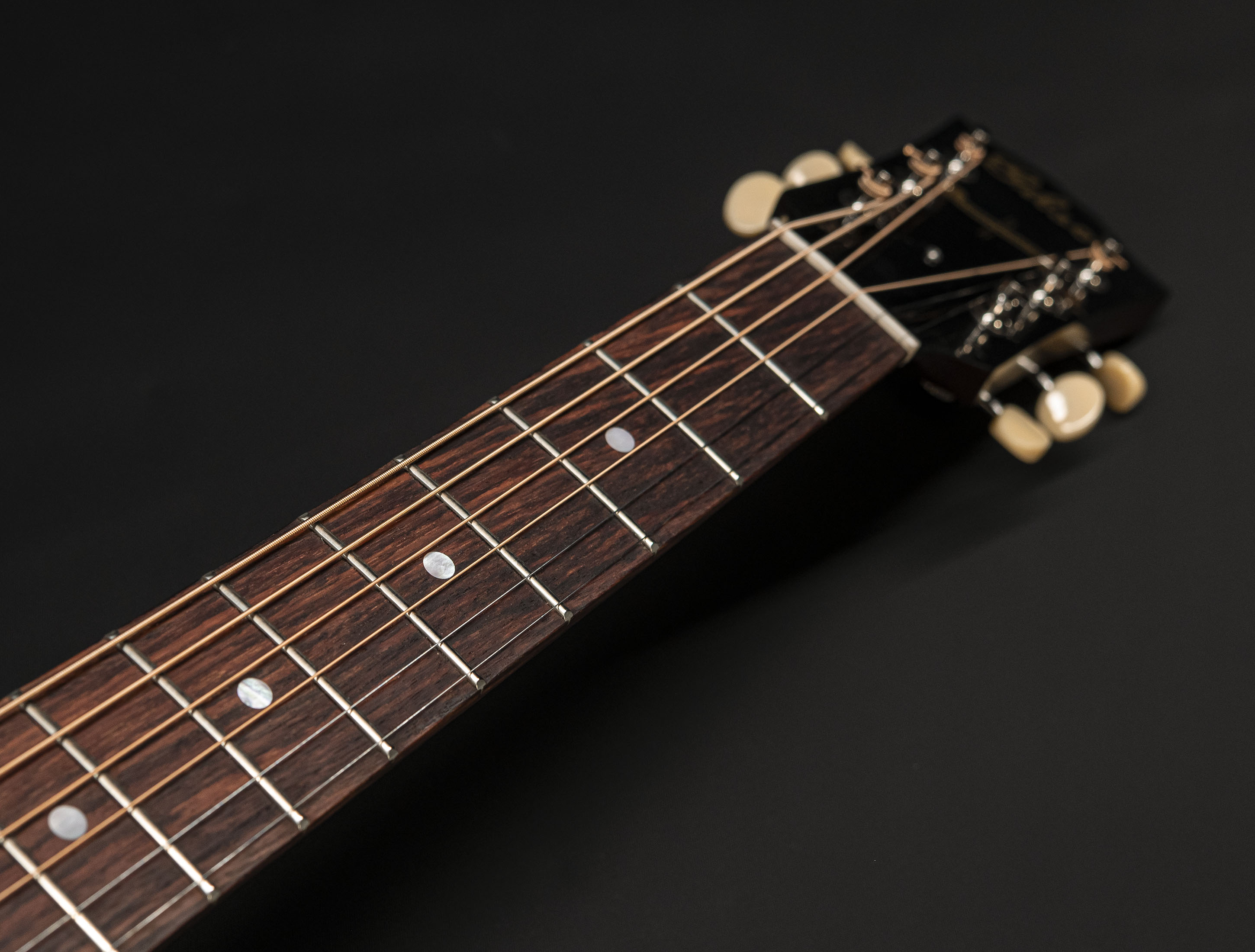 Show gallery (24 images) a133370 gibson-lg-2-1942-banner-vintage-sunburst