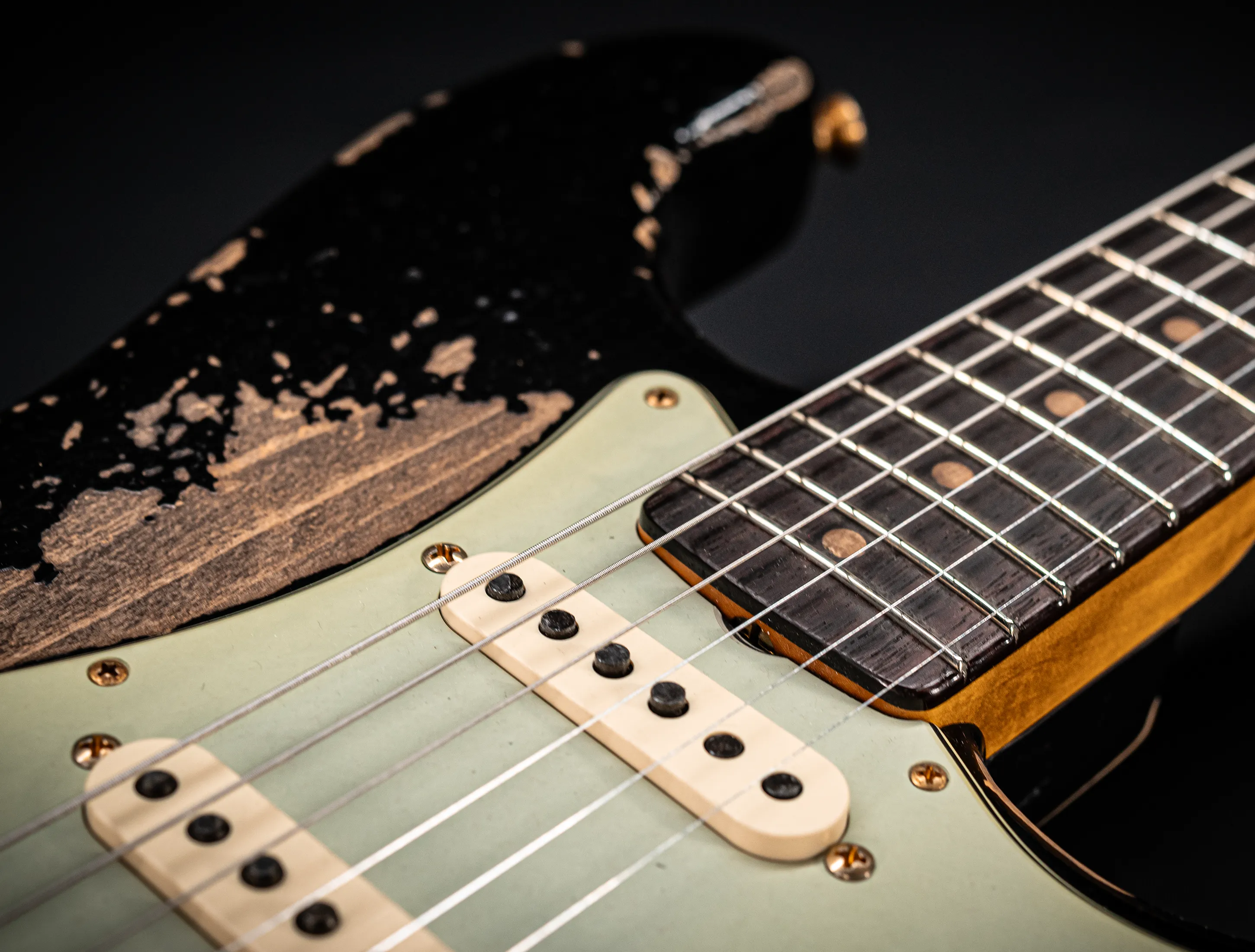 Fender MBD 1963 Stratocaster Super Heavy Relic Black - Gold Hardware