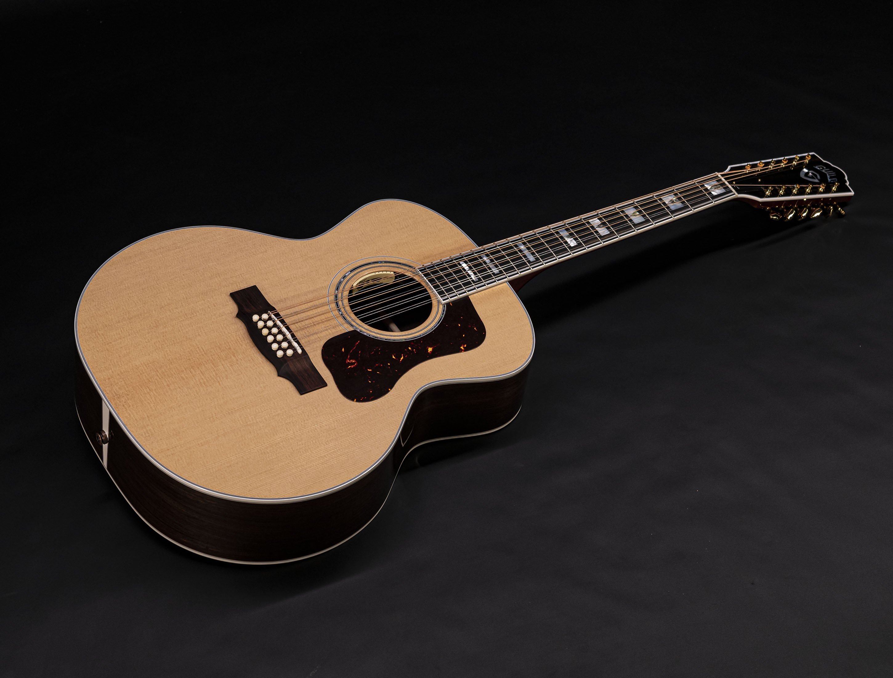 Galerie anzeigen (22 Bilder) a110891 guild-f-512e-natural-l-r-baggs-12-string-usa