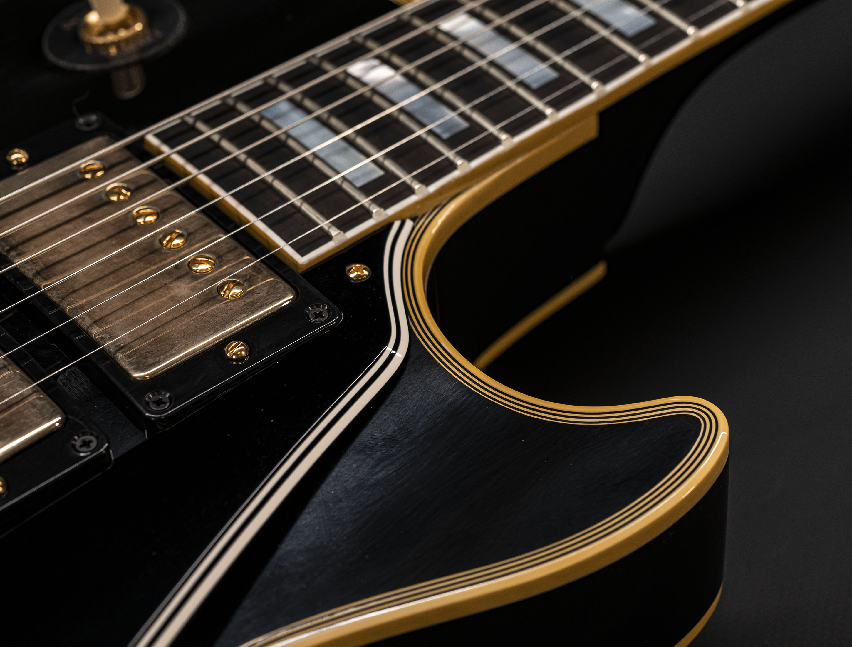 Galerie anzeigen (26 Bilder) a115967-gibson-les-paul-custom-1957-reissue-3-pickup-vos-ebony