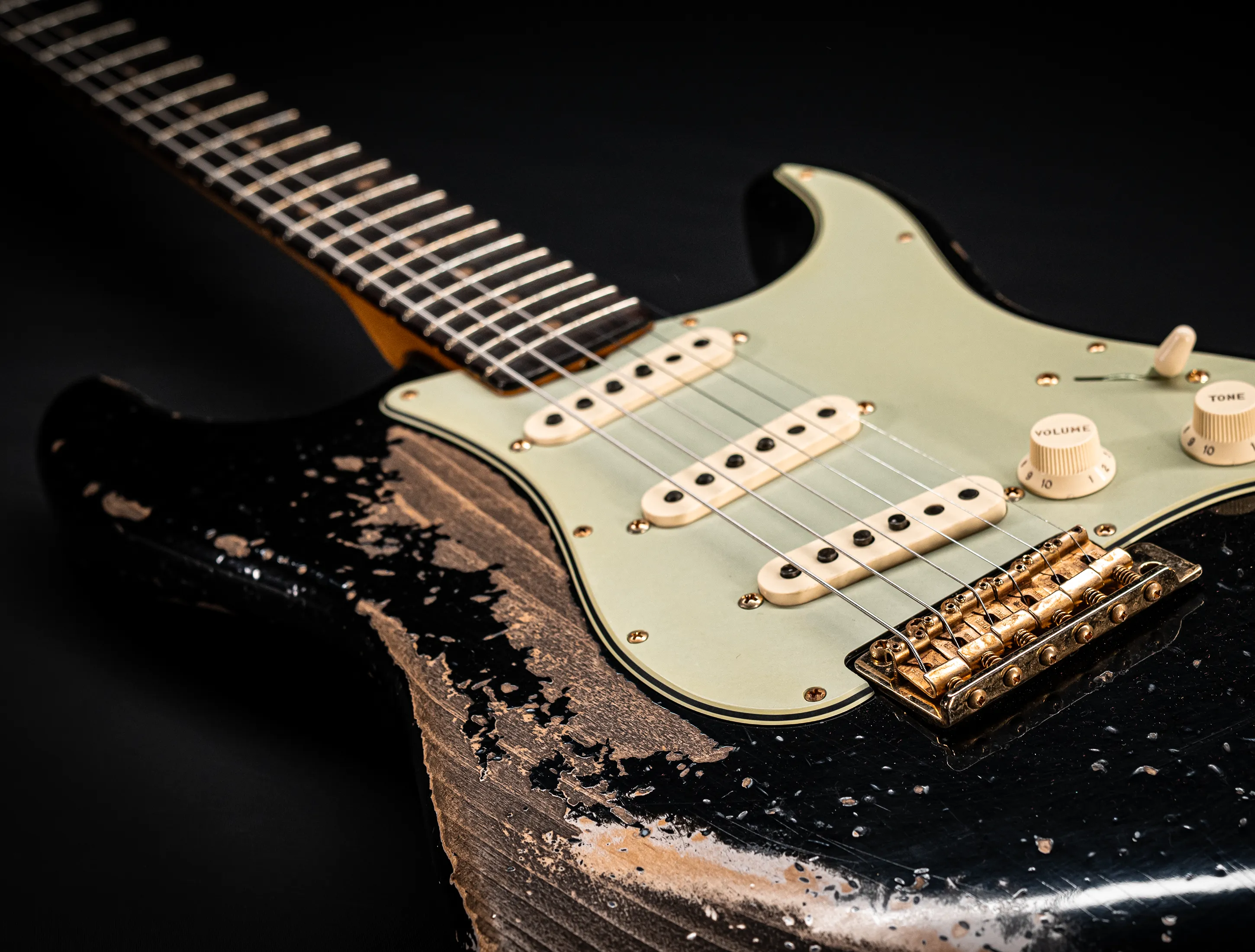 Fender MBD 1963 Stratocaster Super Heavy Relic Black - Gold Hardware