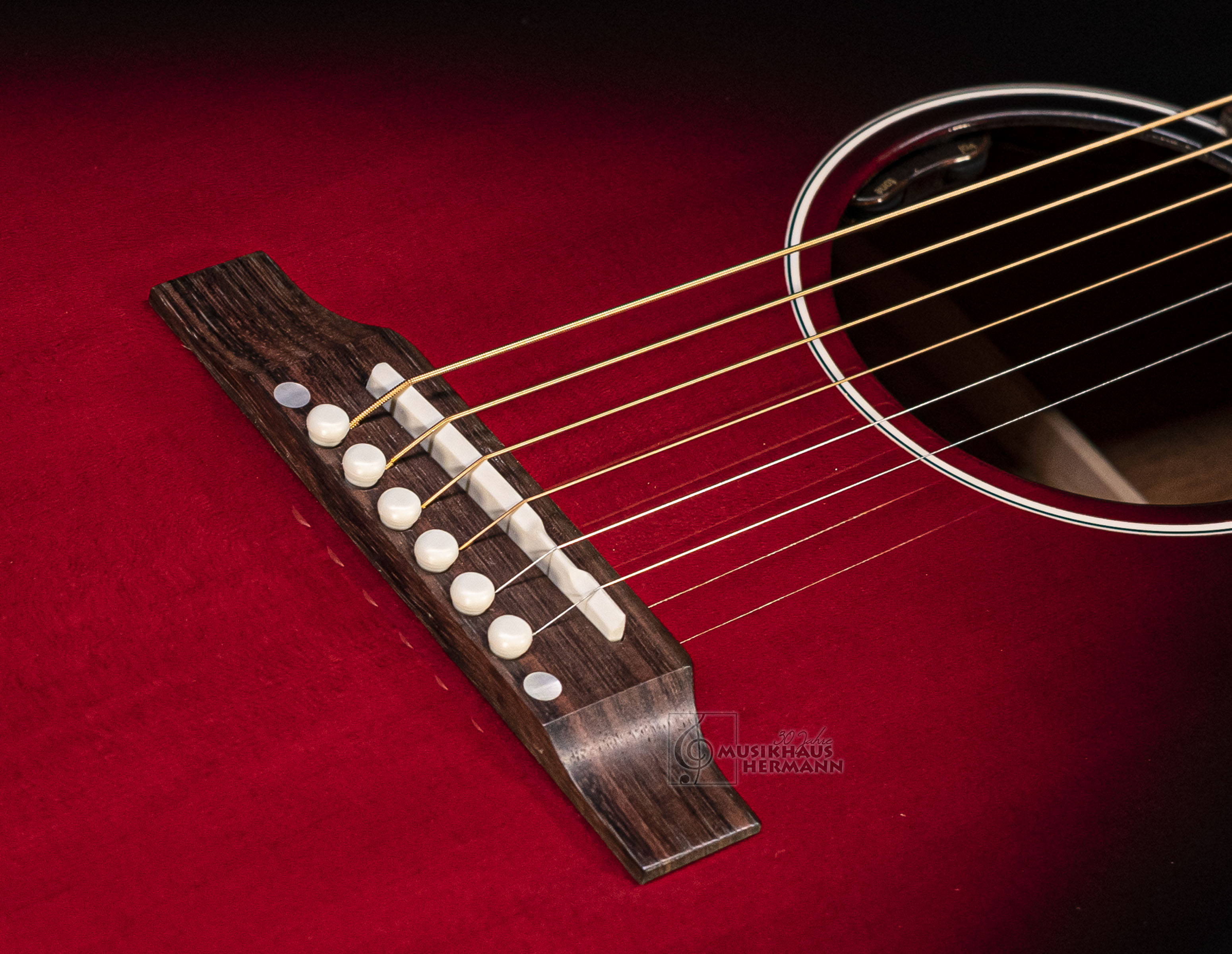 Galerie anzeigen (19 Bilder) a9-1751 gibson-j-45-slash-signature-vermillion-burst