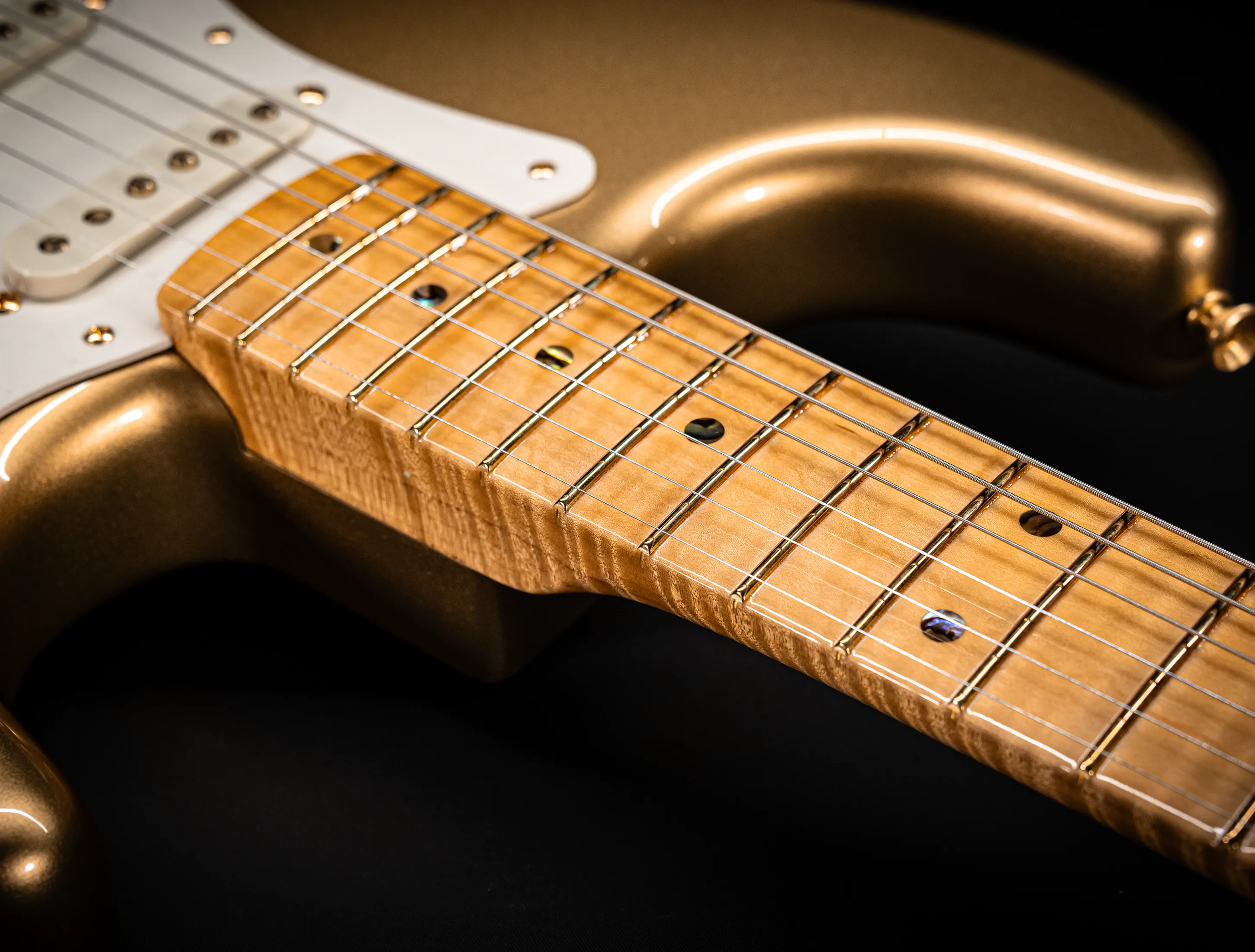 Fender 70th Anniversary Limited Stratocaster NOS Mastergrade Flame AAAA Neck - Aztec Gold