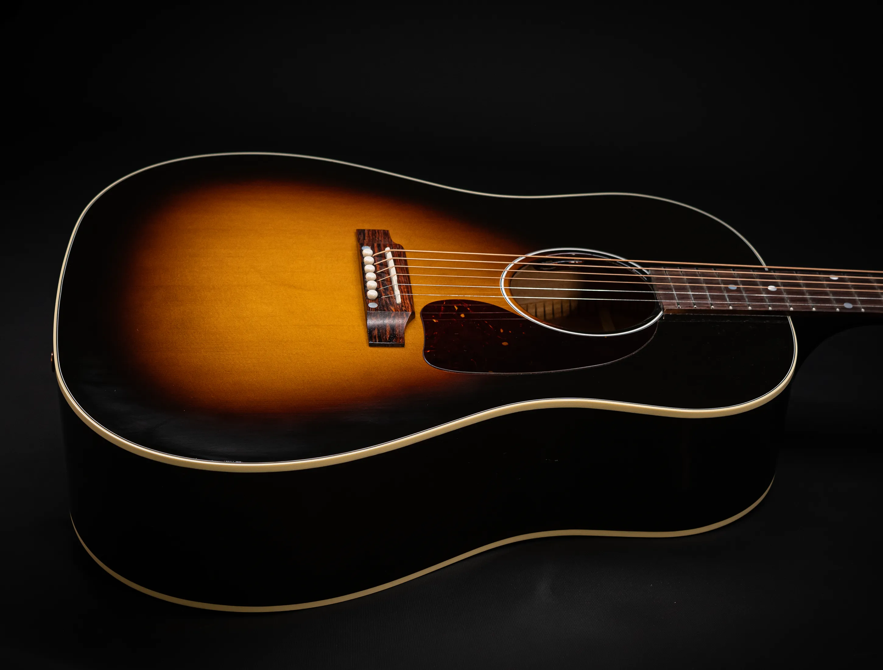 Show gallery (23 images) a170004 Gibson J-45 Standard - Vintage Sunburst