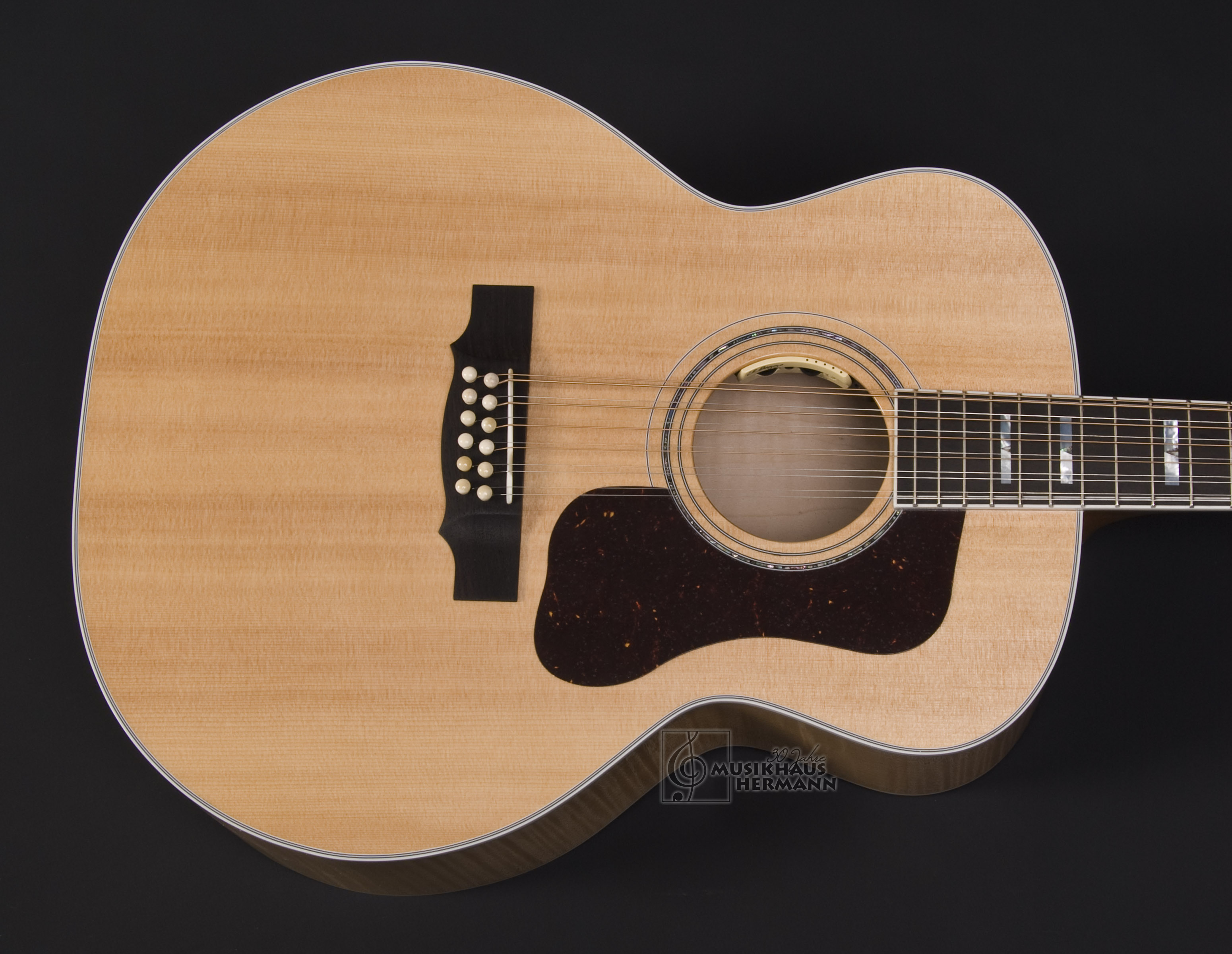 Galerie anzeigen (13 Bilder) a7-0840-guild-f512e-maple