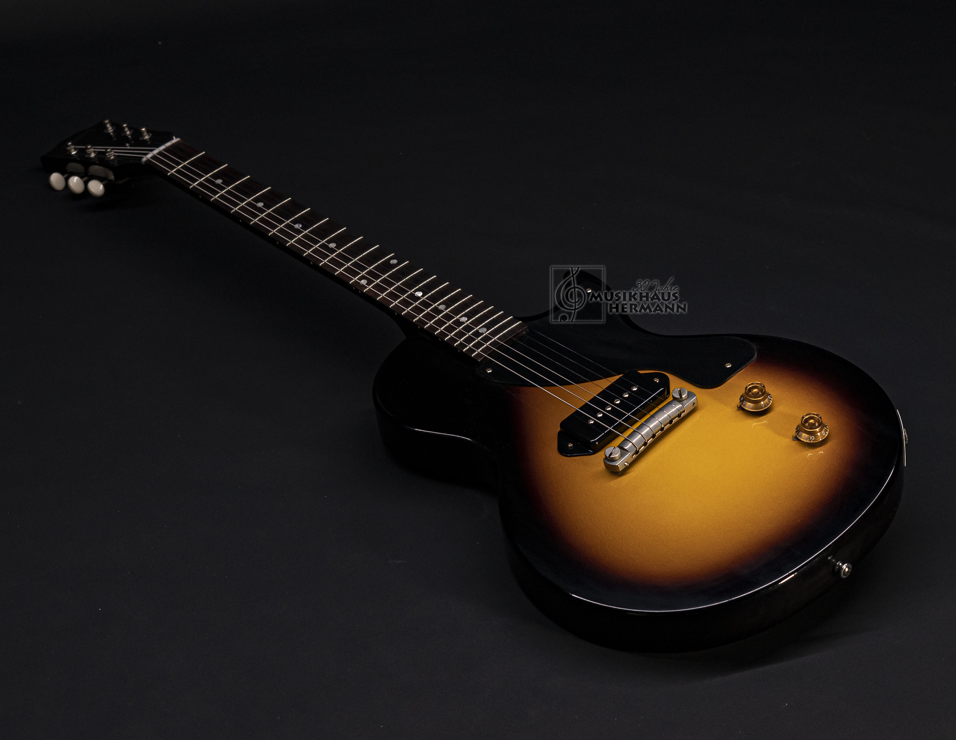 Galerie anzeigen (17 Bilder) a8-8245gibson-les-paul-junior-1957-single-cut-vintage-sunburst