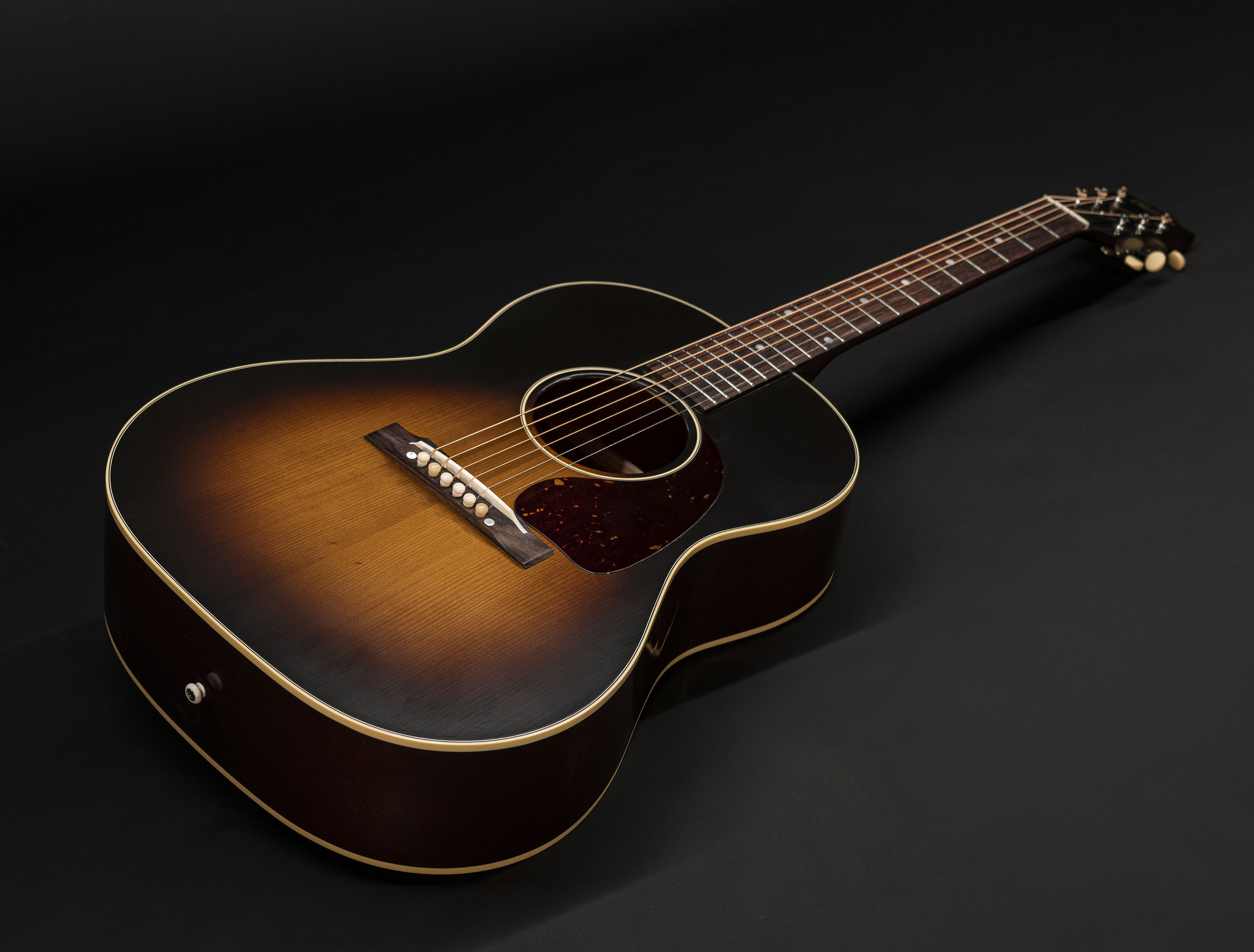 Show gallery (24 images) a133364 gibson-lg-2-1942-banner-vintage-sunburst
