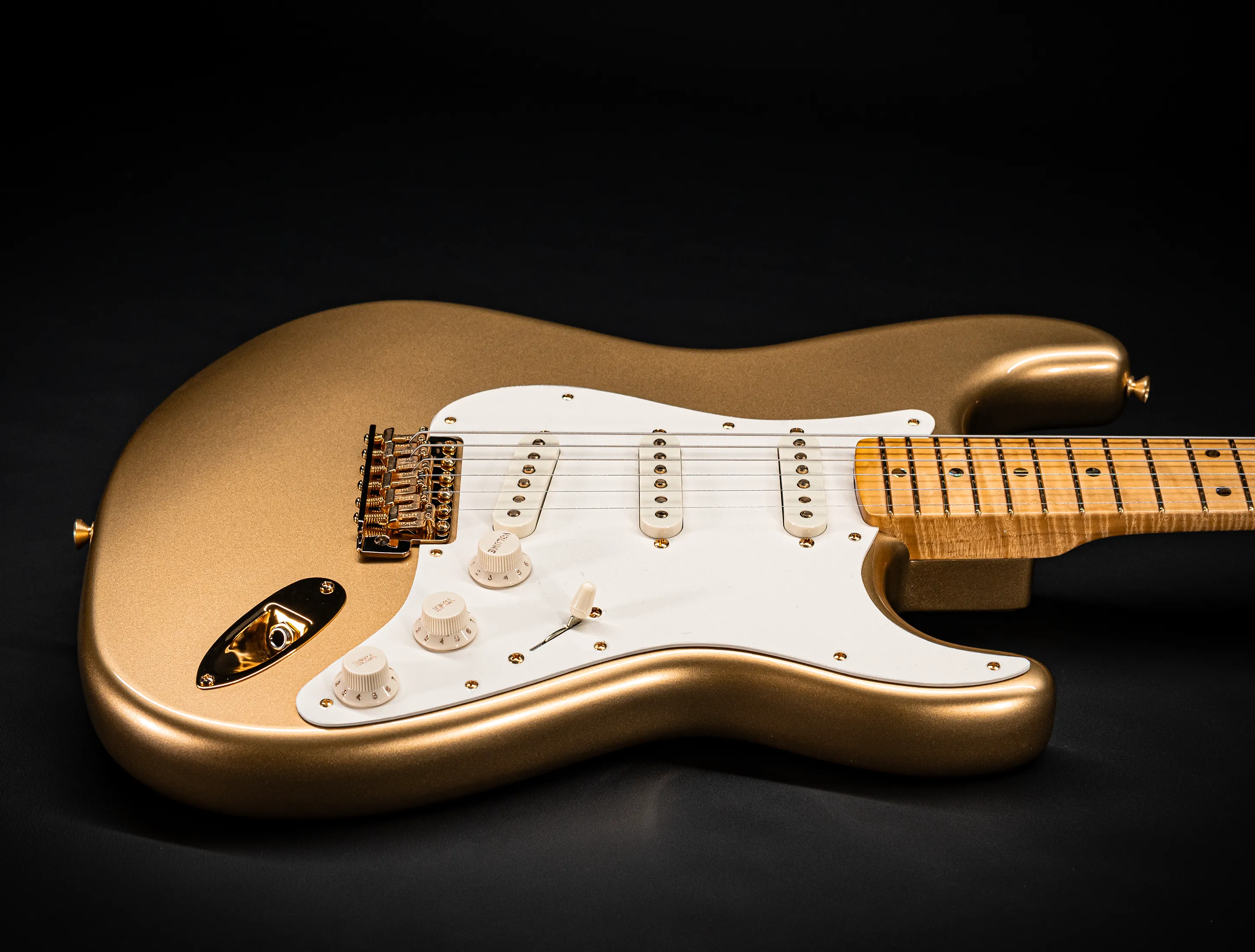 Fender 70th Anniversary Limited Stratocaster NOS Mastergrade Flame AAAA Neck - Aztec Gold