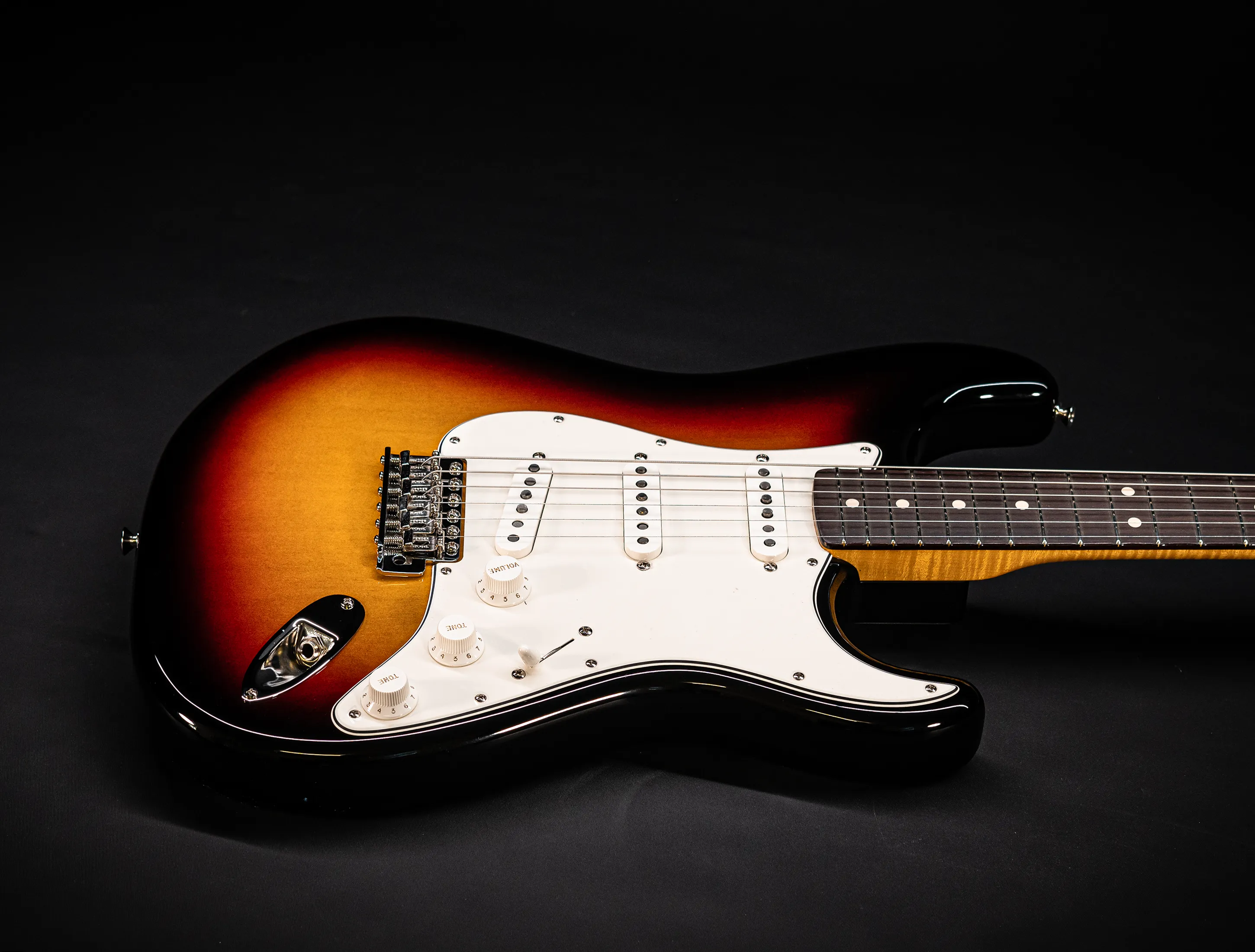 a175590-Fender-MBD-Limited-1963-Stratocaster-Timeless-NOS-flame-Neck-Sunburst-