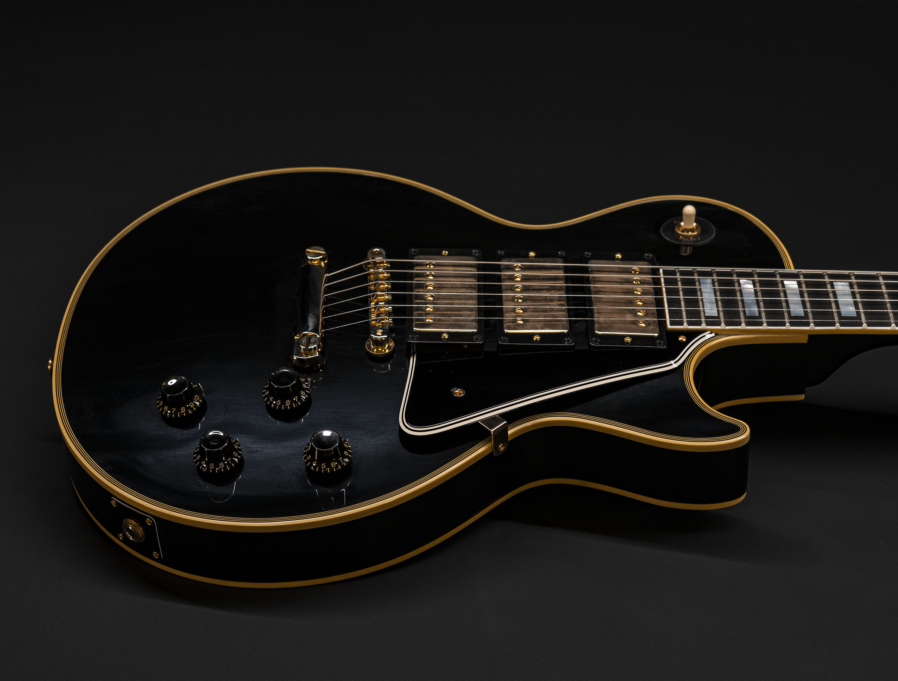 Galerie anzeigen (26 Bilder) a115963-gibson-les-paul-custom-1957-reissue-3-pickup-vos-ebony