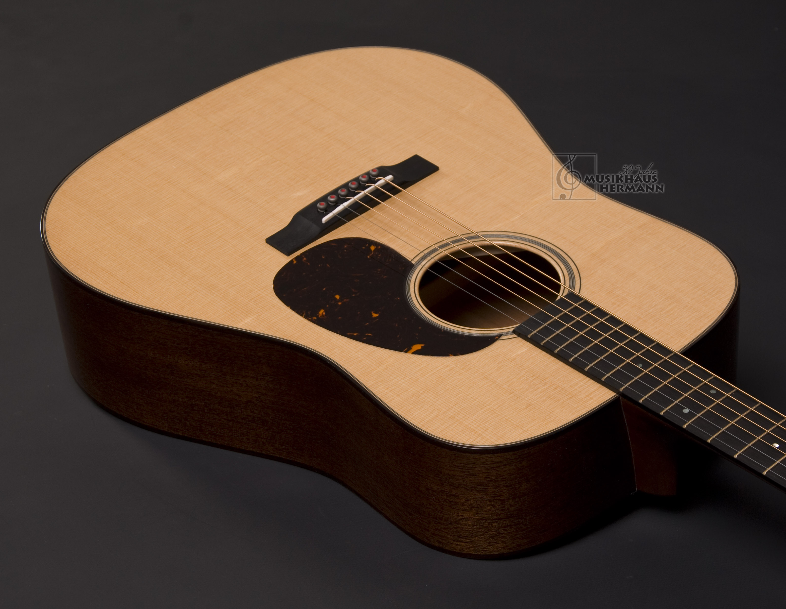 Show gallery (11 images) a7-7918 martin-d-18-modern-deluxe