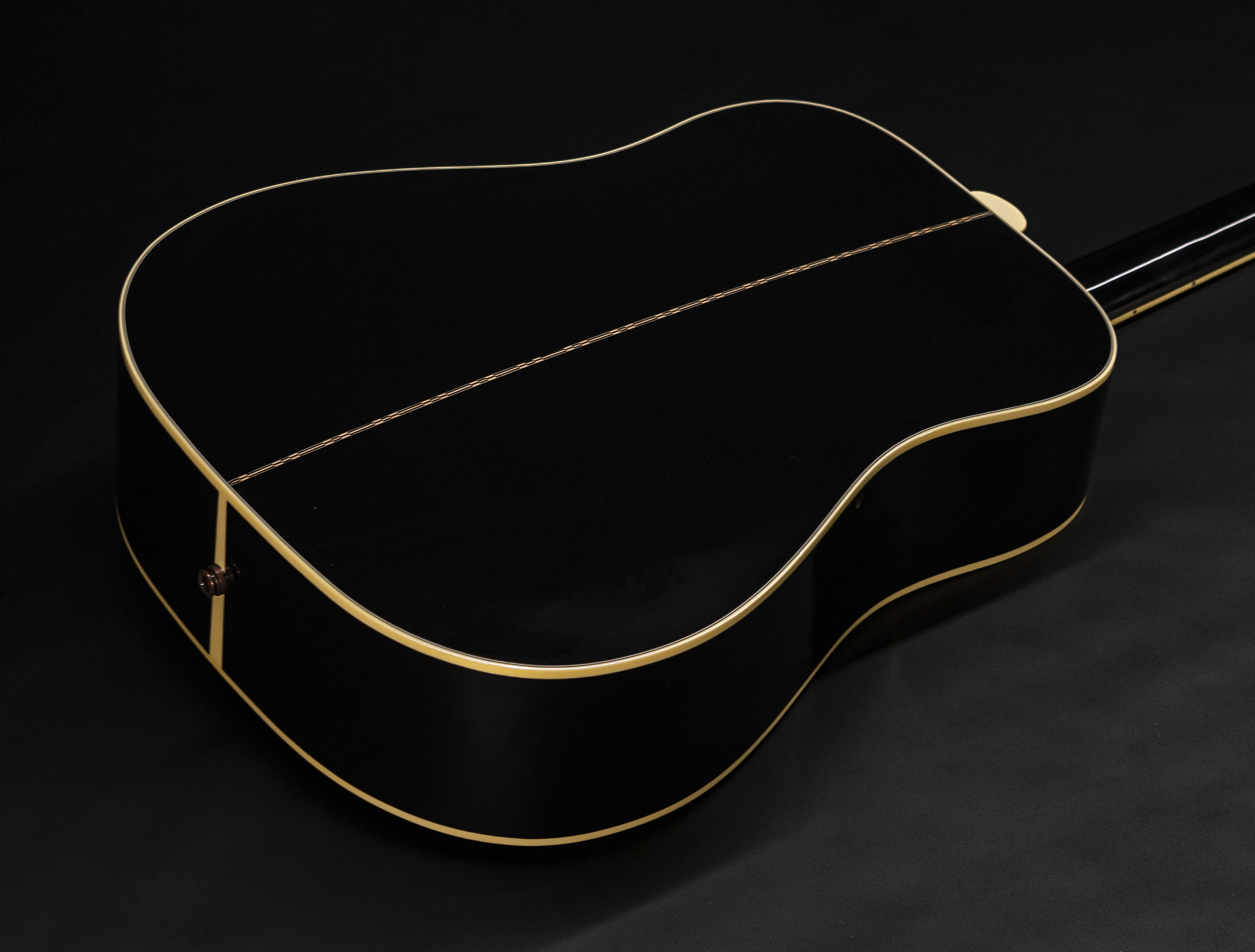 Show gallery (24 images) a110420 Gibson Elvis Dove Signature A Gift for the King - Ebony