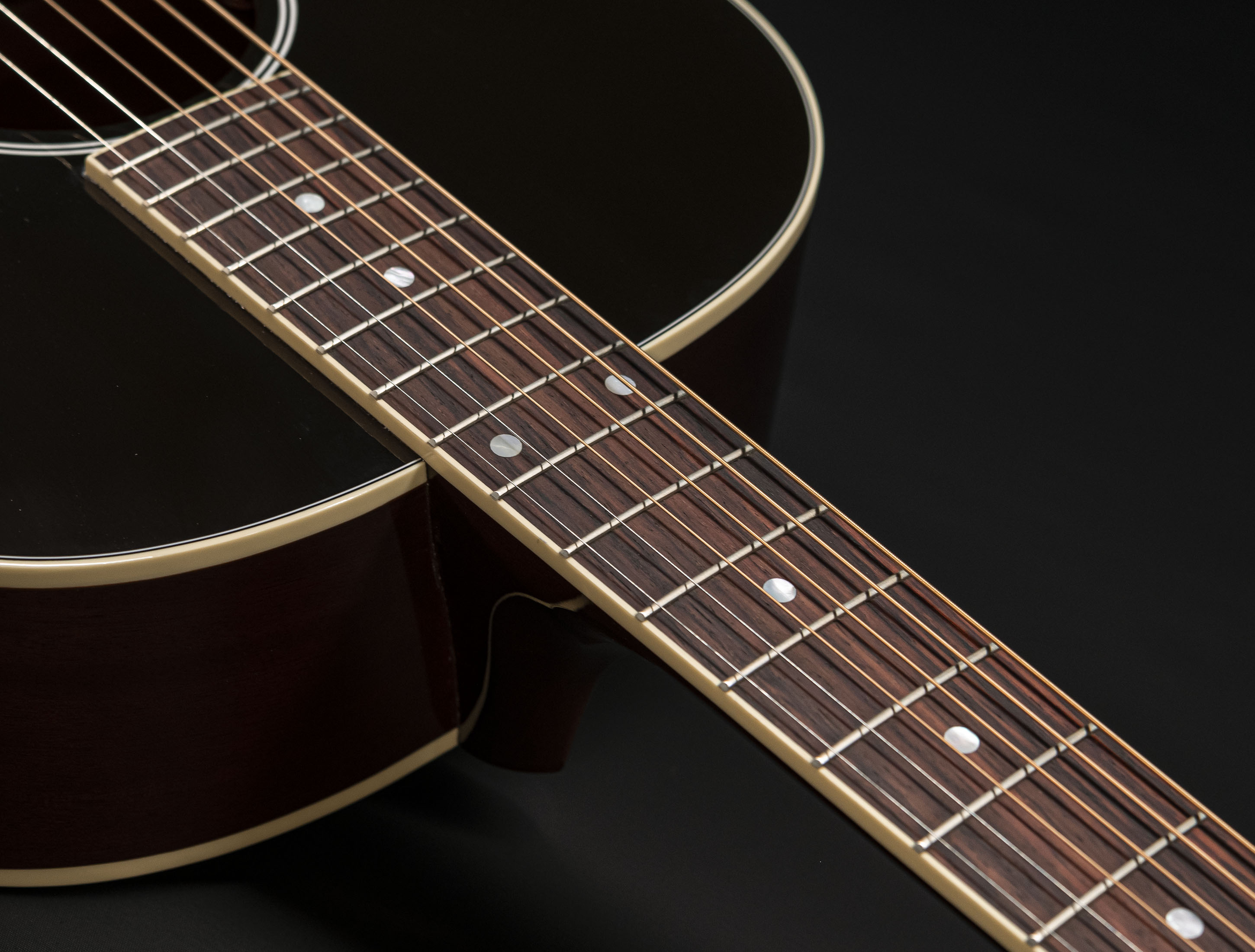 Galerie anzeigen (27 Bilder) a130250-gibson-keb-mo-3-0-j-45-12-fret