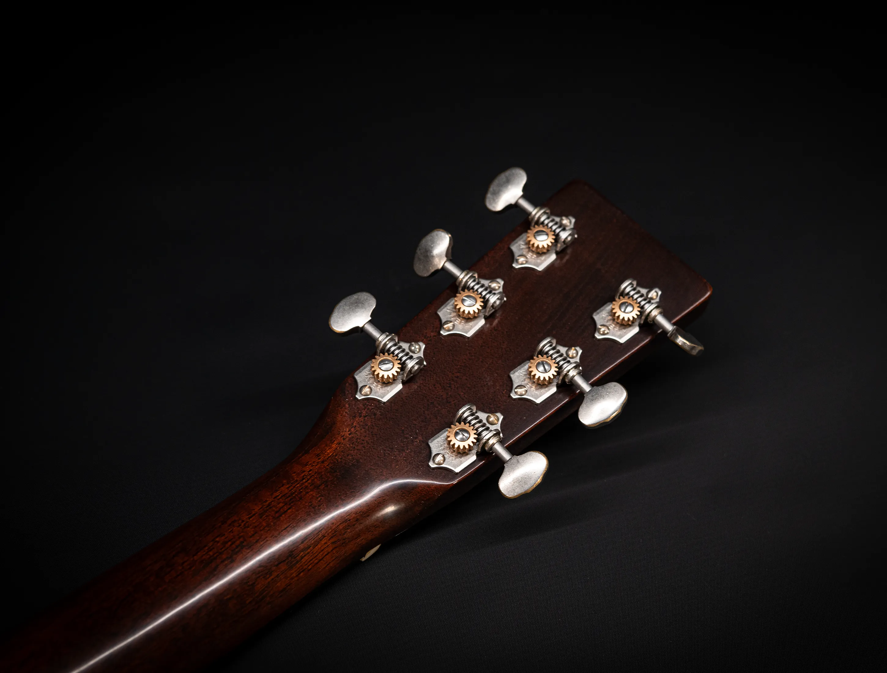 Show gallery (32 images) a156501-Martin Custom Shop 000-18 Authentic 1937 Vintage Low Gloss - Ambertone Burst Stage 1 Aging