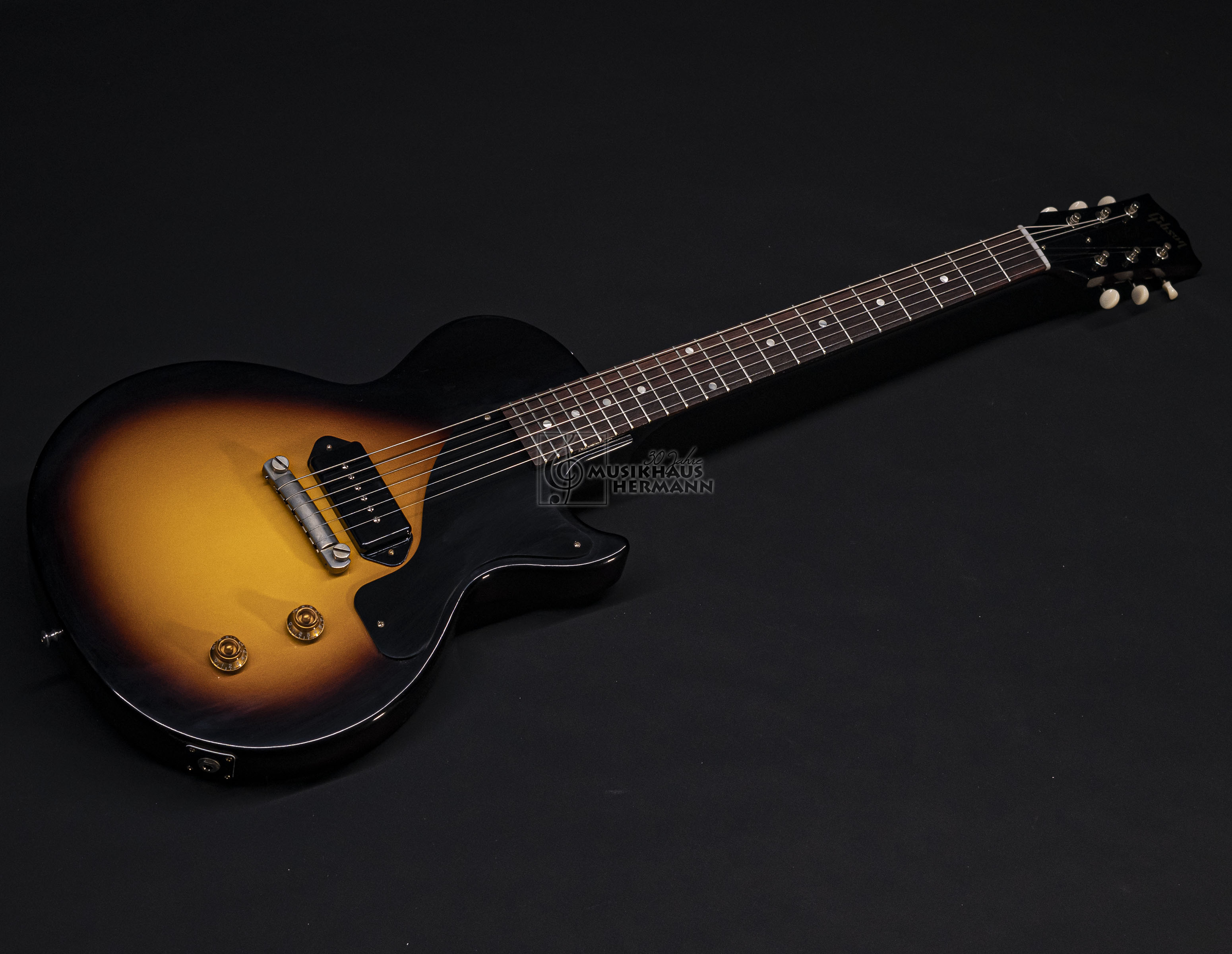 Galerie anzeigen (17 Bilder) a8-8233 gibson-les-paul-junior-1957-single-cut-vintage-sunburst