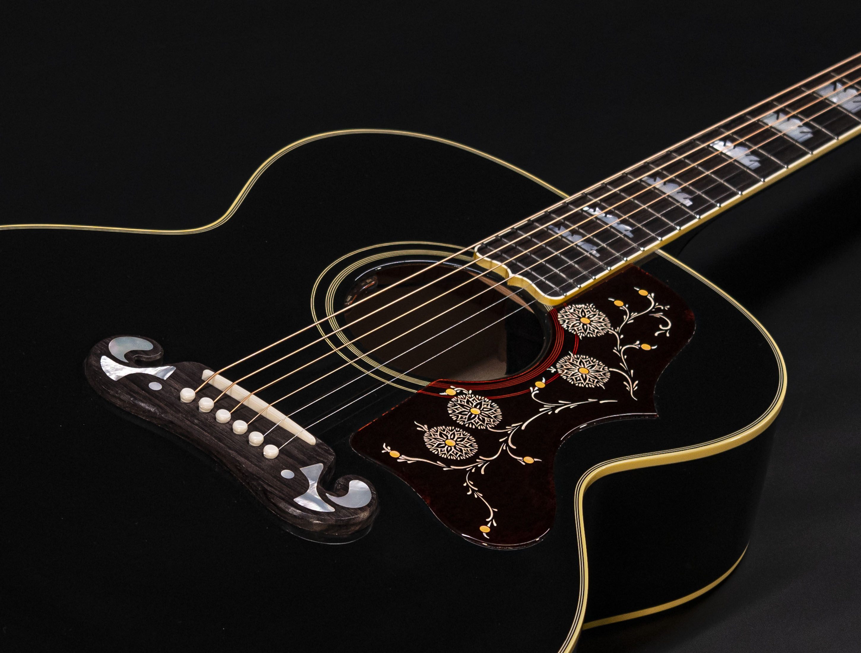 Show gallery (22 images) a110389 gibson-elvis-sj-200-signature-the-king-of-rock-and-roll-ebony