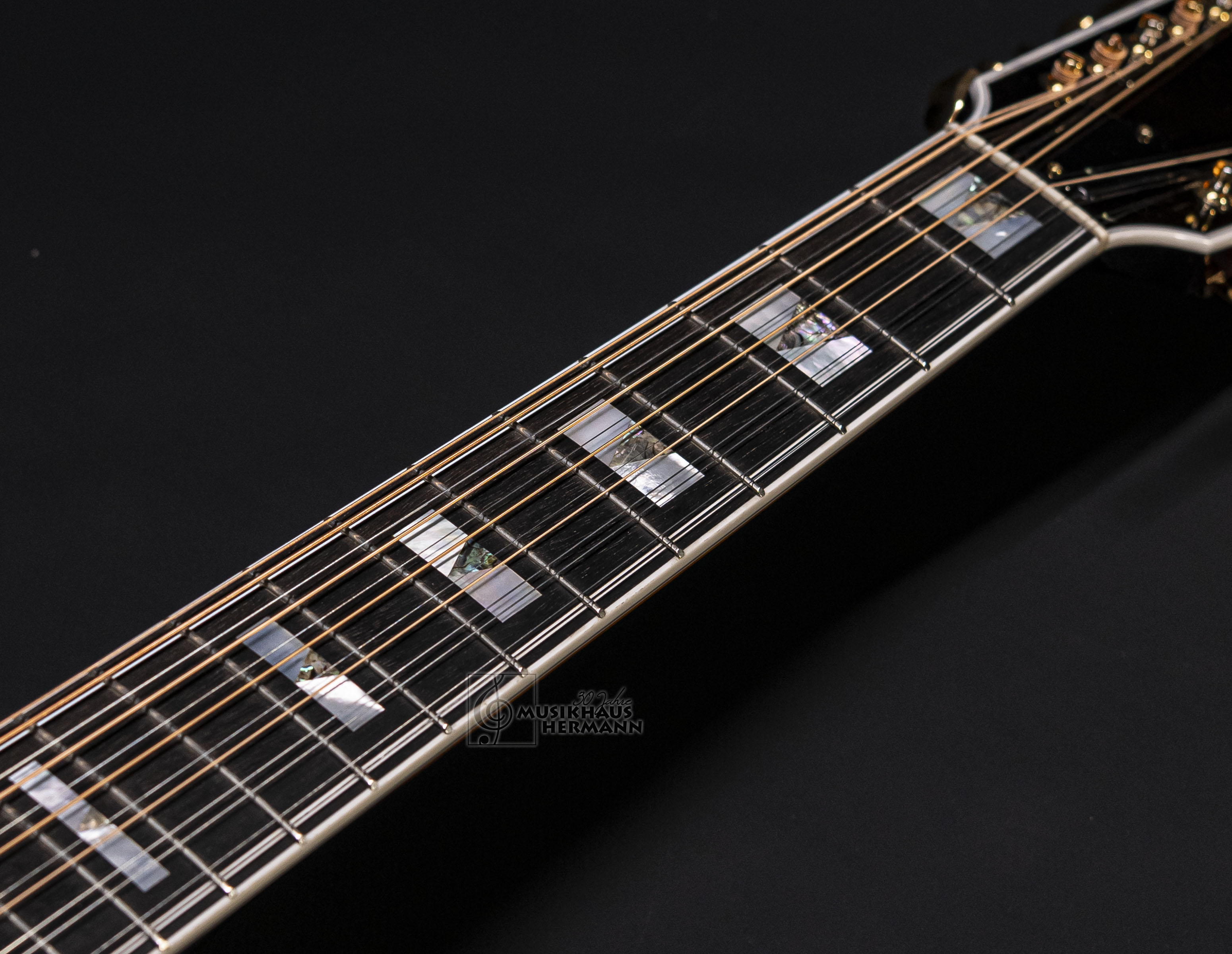 Galerie anzeigen (20 Bilder) a9-1366-guild-f512e-maple-atb