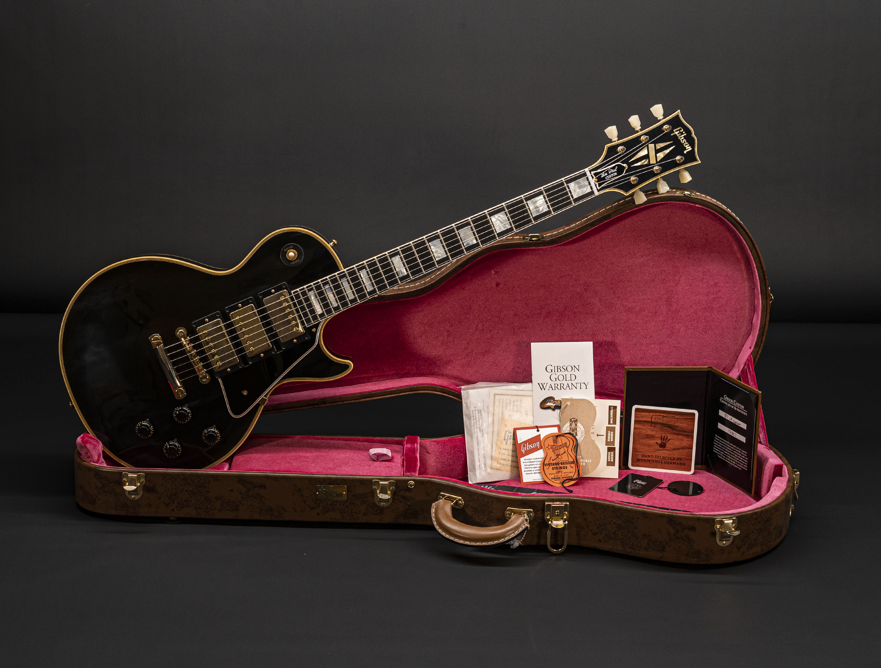 Galerie anzeigen (26 Bilder) a115961-gibson-les-paul-custom-1957-reissue-3-pickup-vos-ebony