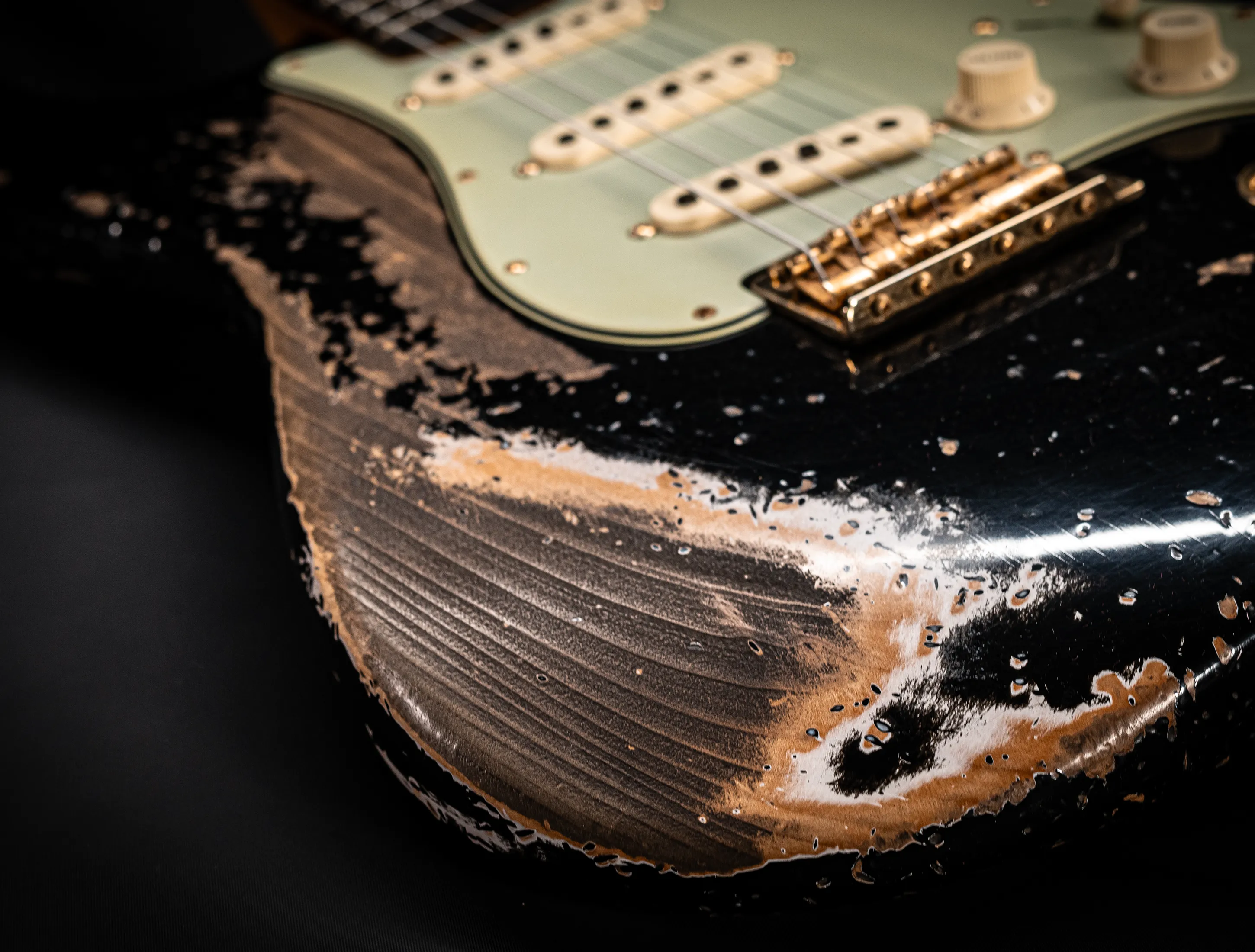 Fender MBD 1963 Stratocaster Super Heavy Relic Black - Gold Hardware