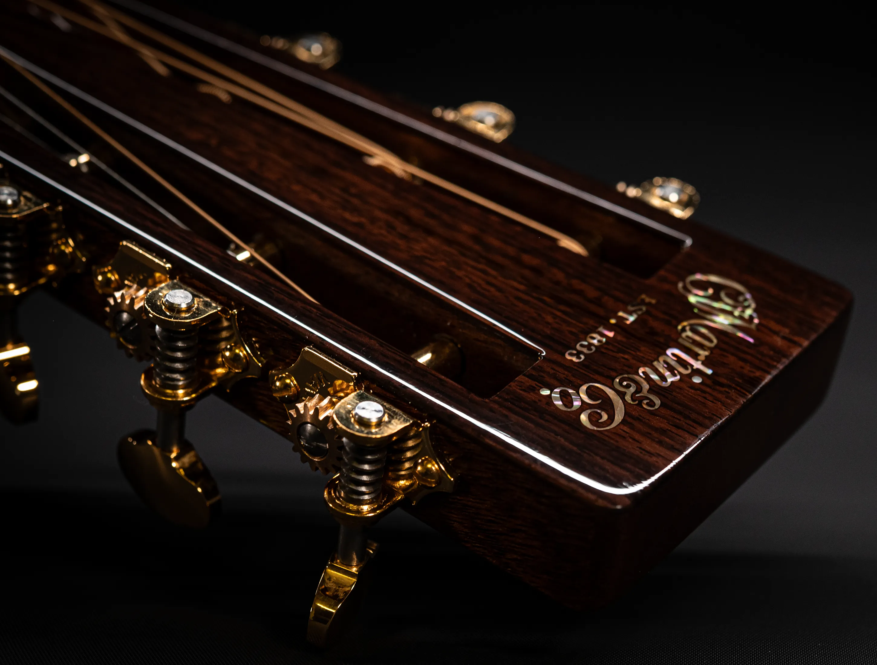 Show gallery (31 images) a170913 Martin 012-28 12-Fret Modern Deluxe Musikhaus-Hermann