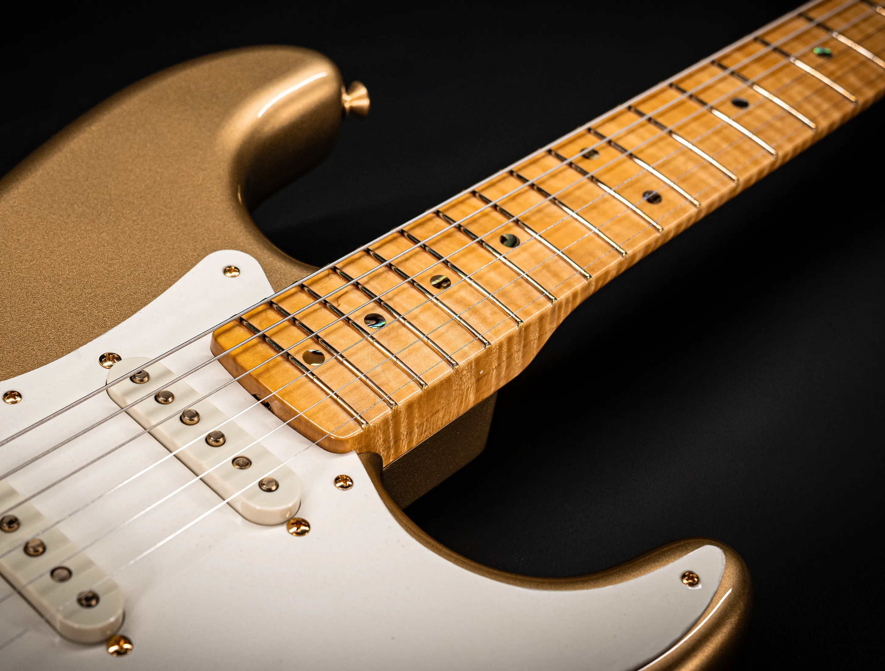 Fender 70th Anniversary Limited Stratocaster NOS Mastergrade Flame AAAA Neck - Aztec Gold