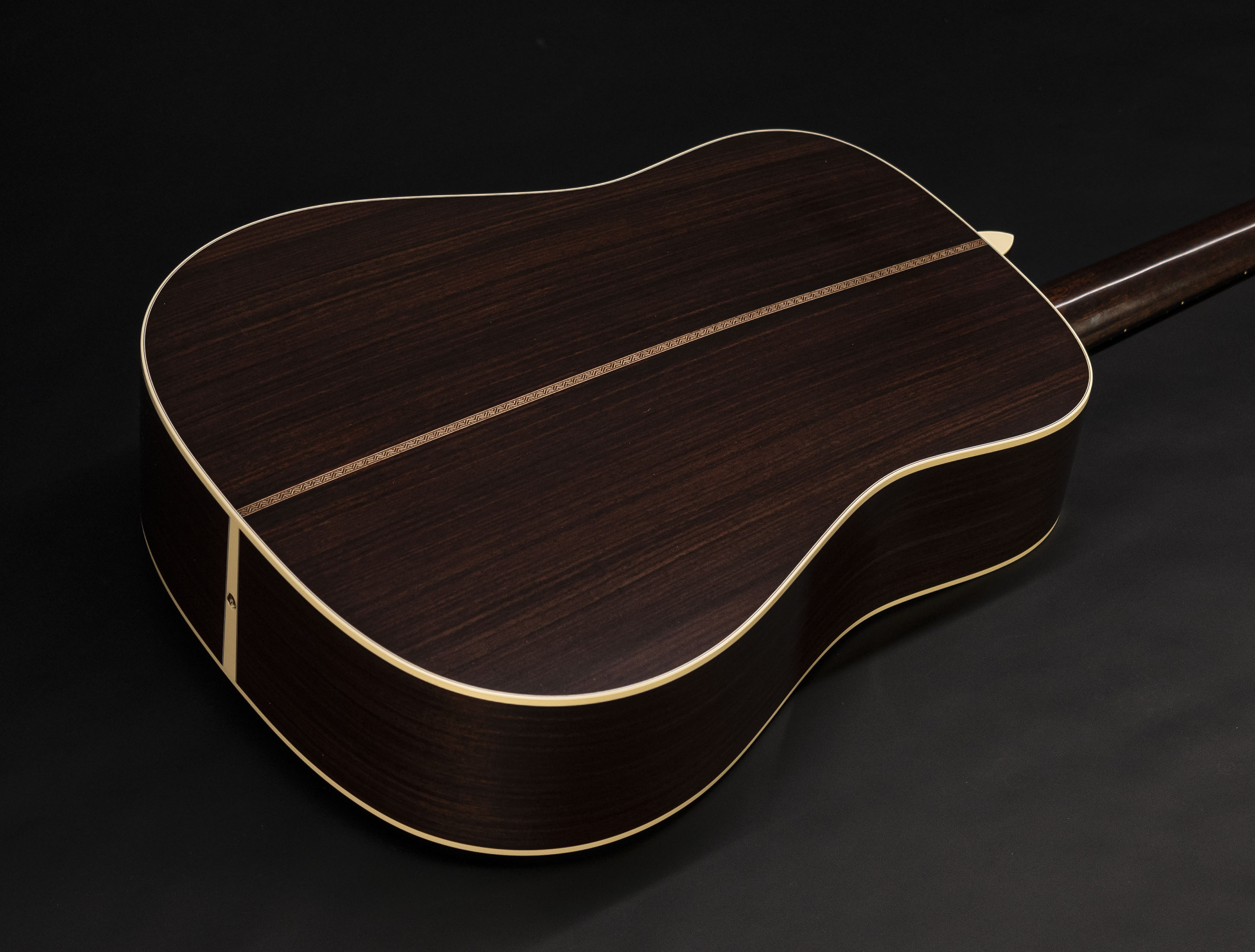 Show gallery (24 images) a113014-martin-custom-shop-d-28-authentic-1937-vintage-low-gloss-ambertone-burst