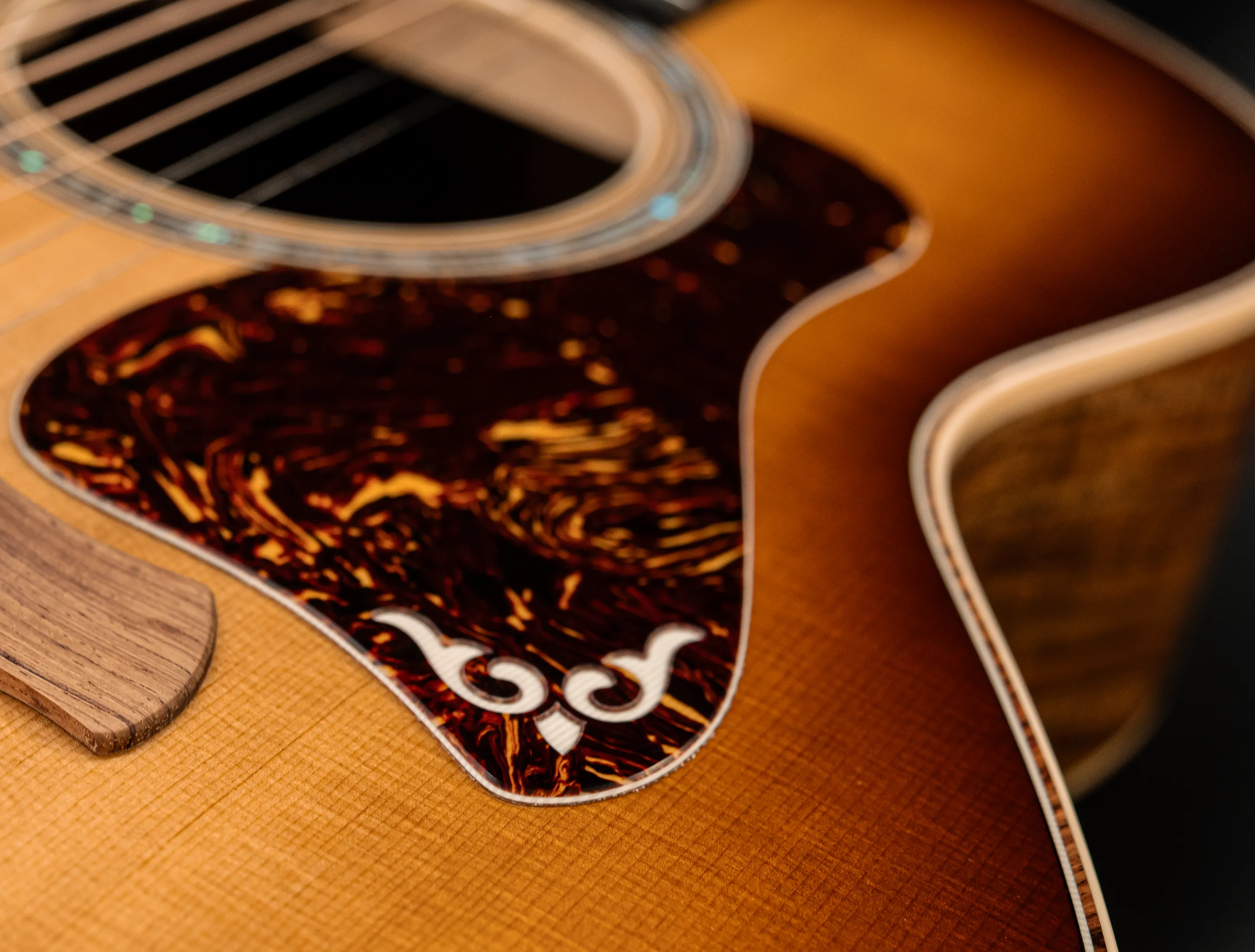 a172054 Taylor Gold Label 814e Koa Sunburst Top - Musikhaus Hermann