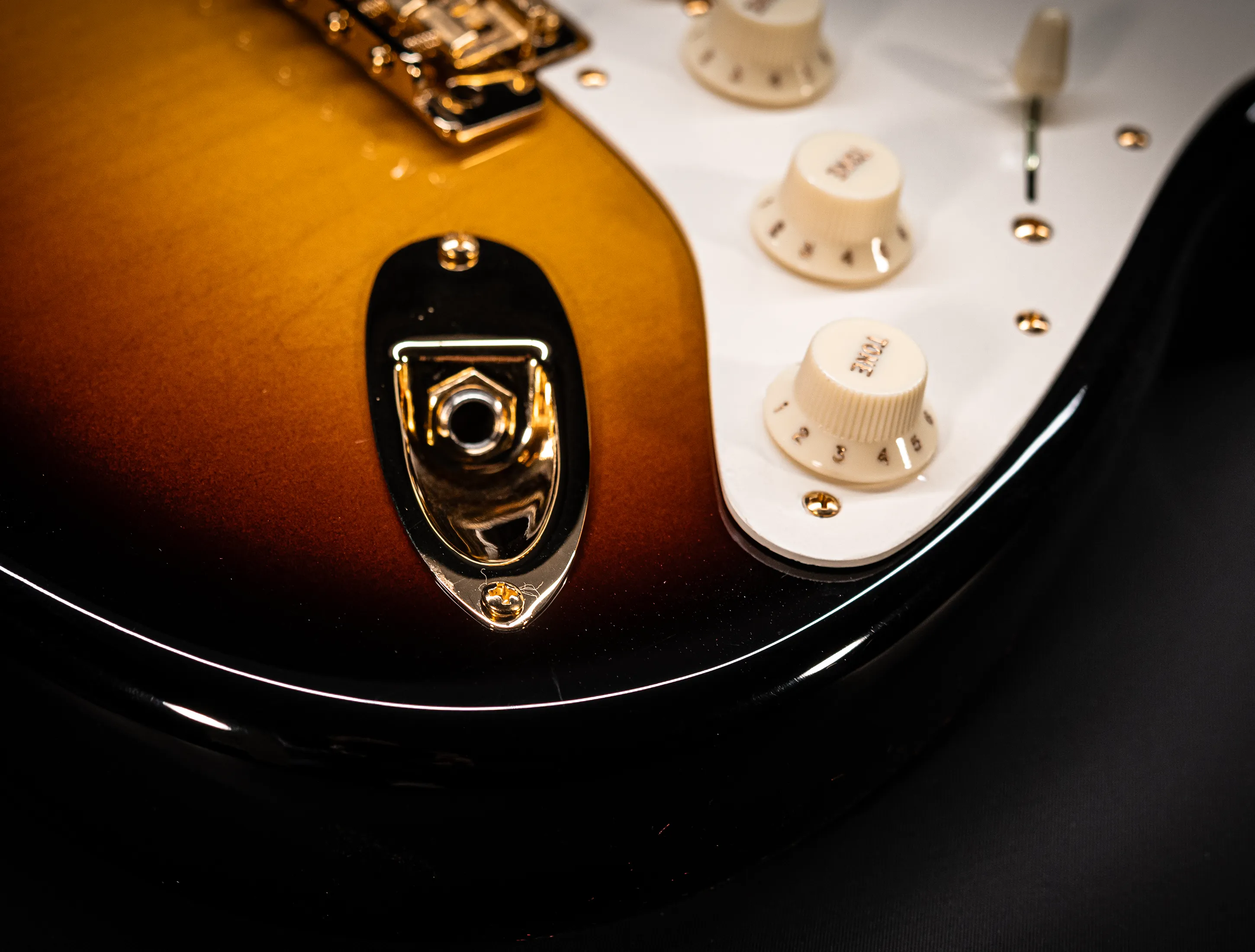 a165095 Fender 70th Anniversary Limited Stratocaster NOS Flame AAAA Neck - Sunburst