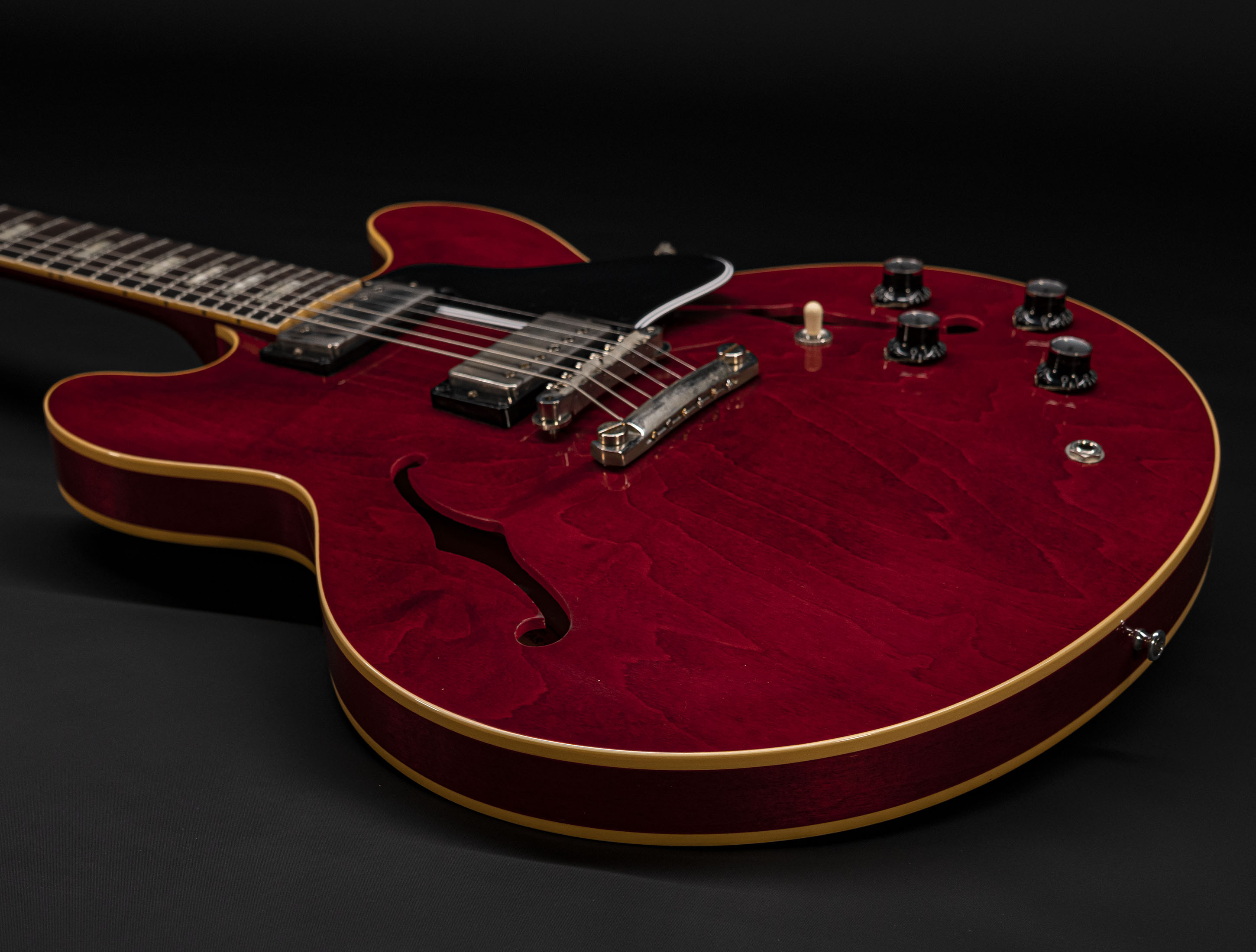 a128339_Gibson-ES-335-1964-Custom-Shop-Historic-Reissue-VOS-Sixties-Cherry a128339 gibson-es-335-1964-custom-shop-historic-reissue-vos-sixties-cherry