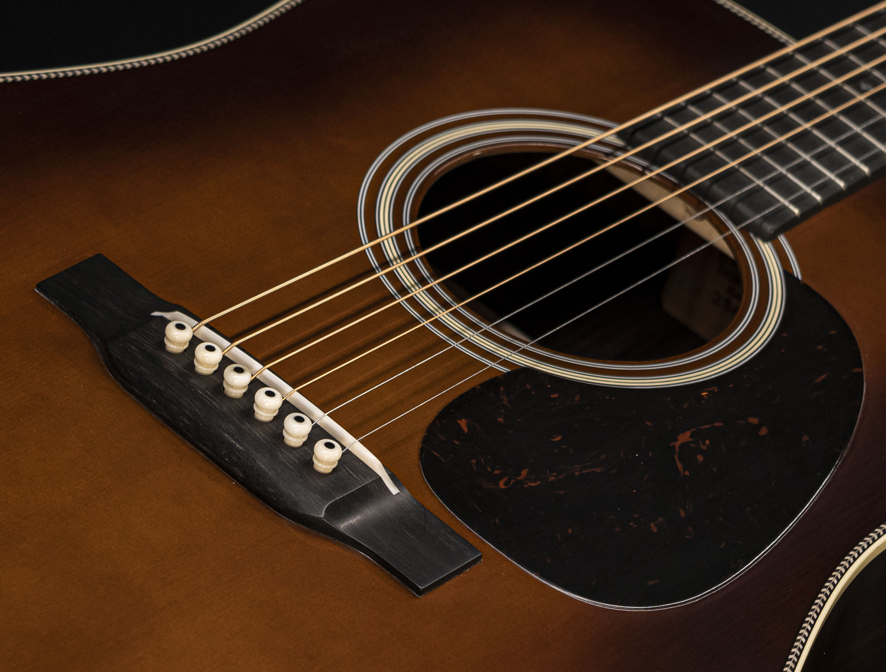 Show gallery (24 images) a113005-martin-custom-shop-d-28-authentic-1937-vintage-low-gloss-ambertone-burst