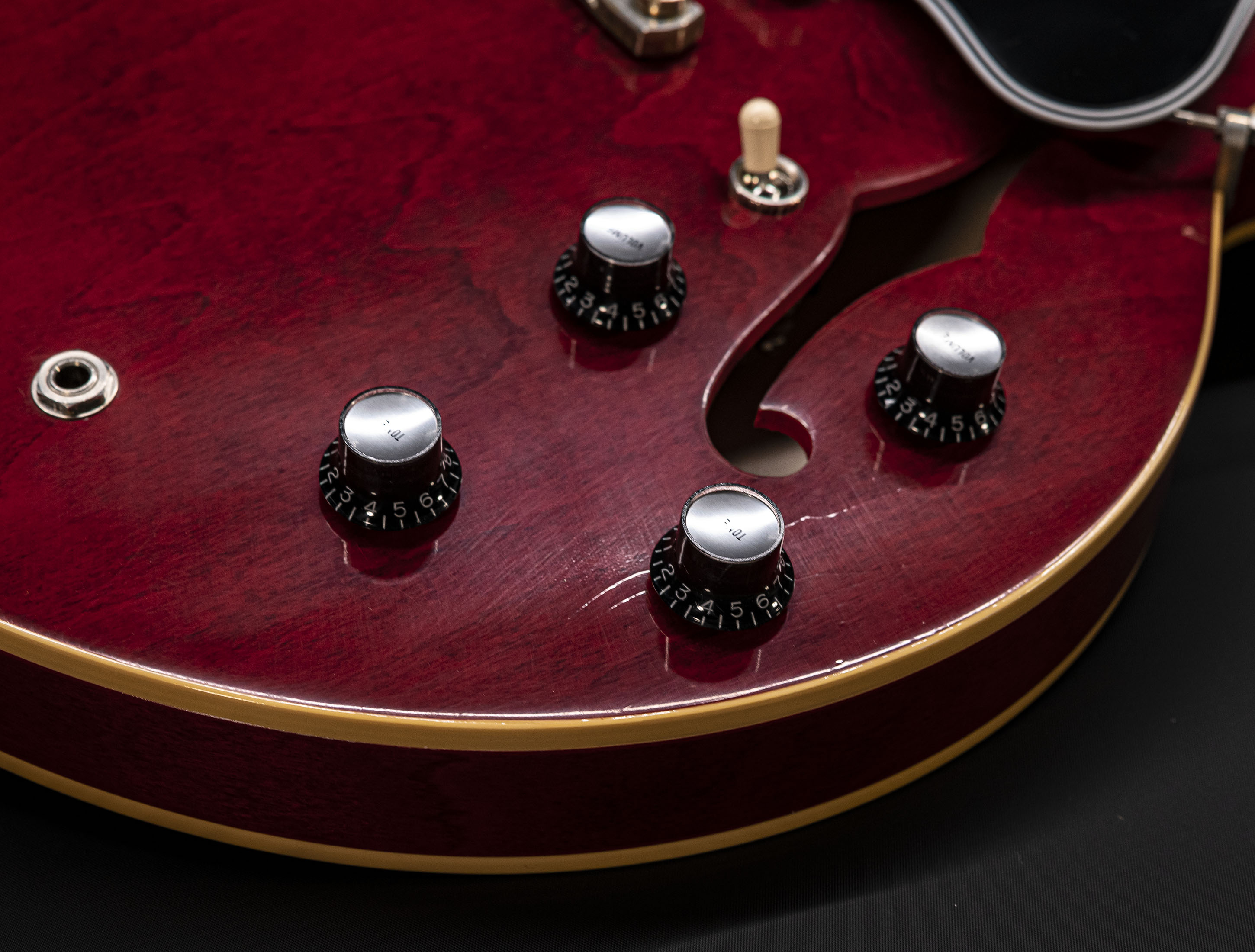 a126625_Gibson-ES-335-1961-Murphy-Lab-Ultra-Light-Aged-Sixties-Cherry a126625 gibson-es-335-1961-murphy-lab-ultra-light-aged-sixties-cherry
