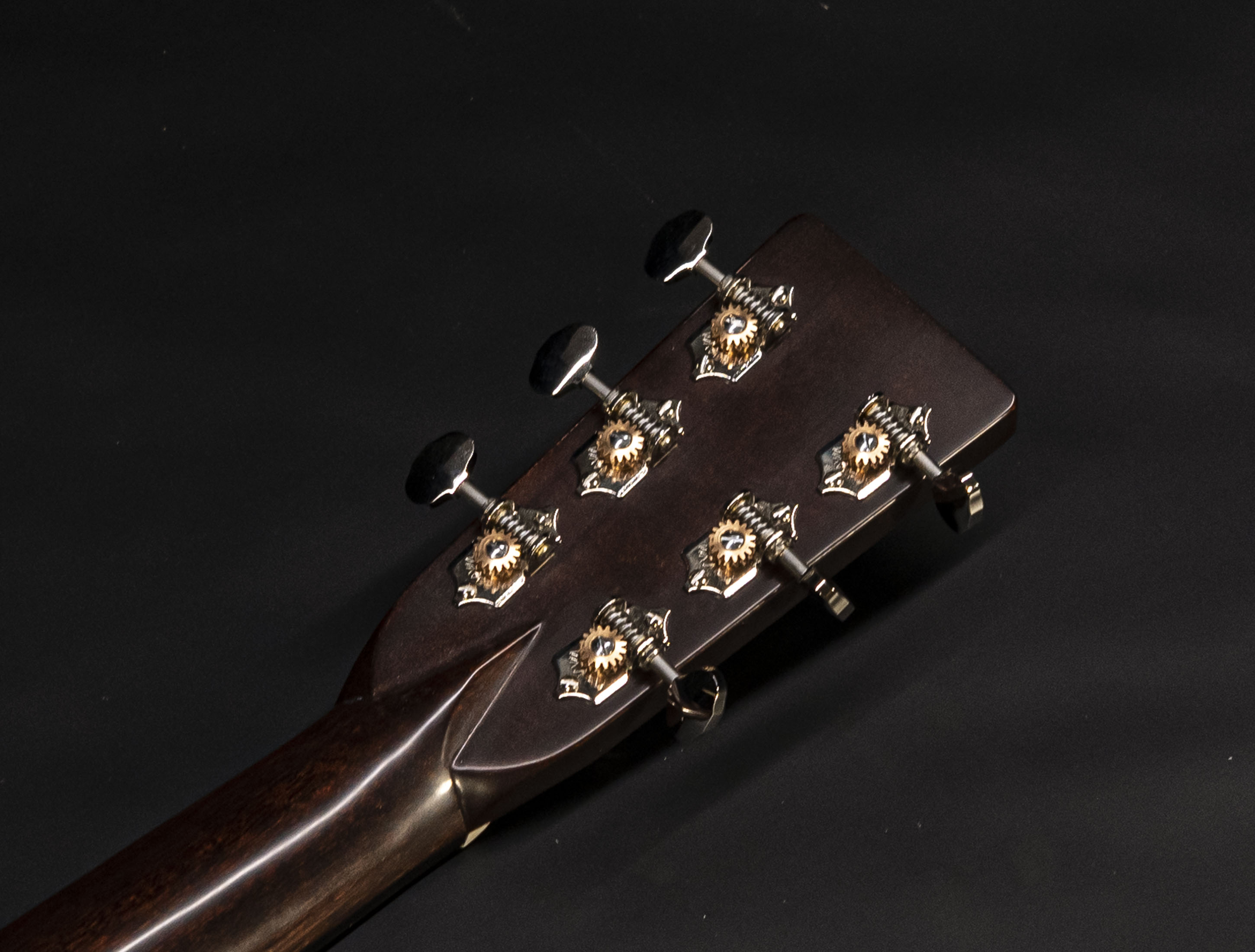 Show gallery (24 images) a113015-martin-custom-shop-d-28-authentic-1937-vintage-low-gloss-ambertone-burst