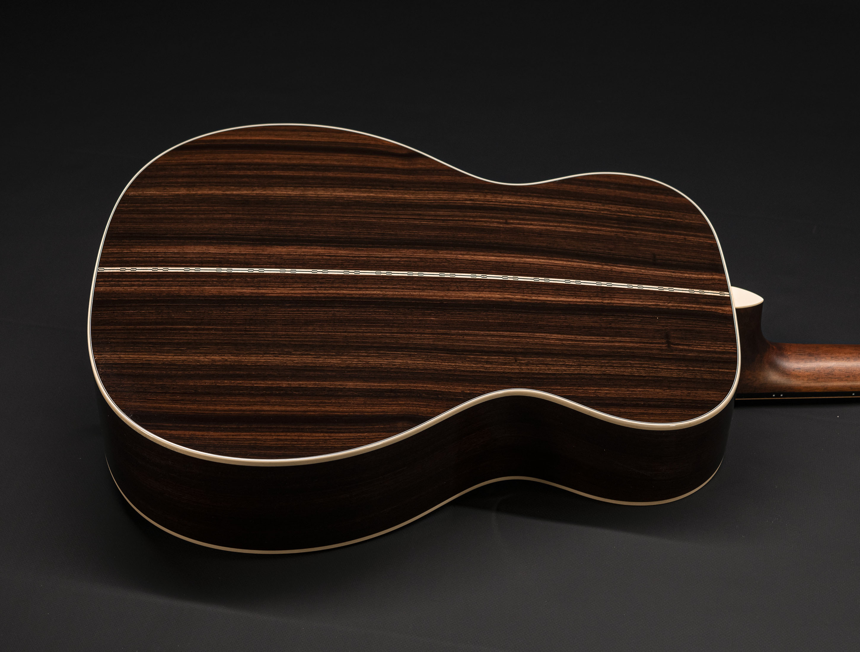 Galerie anzeigen (16 Bilder) a117854-martin-000-28e-lrb-reimagined-sunburst-lr-baggs-anthem