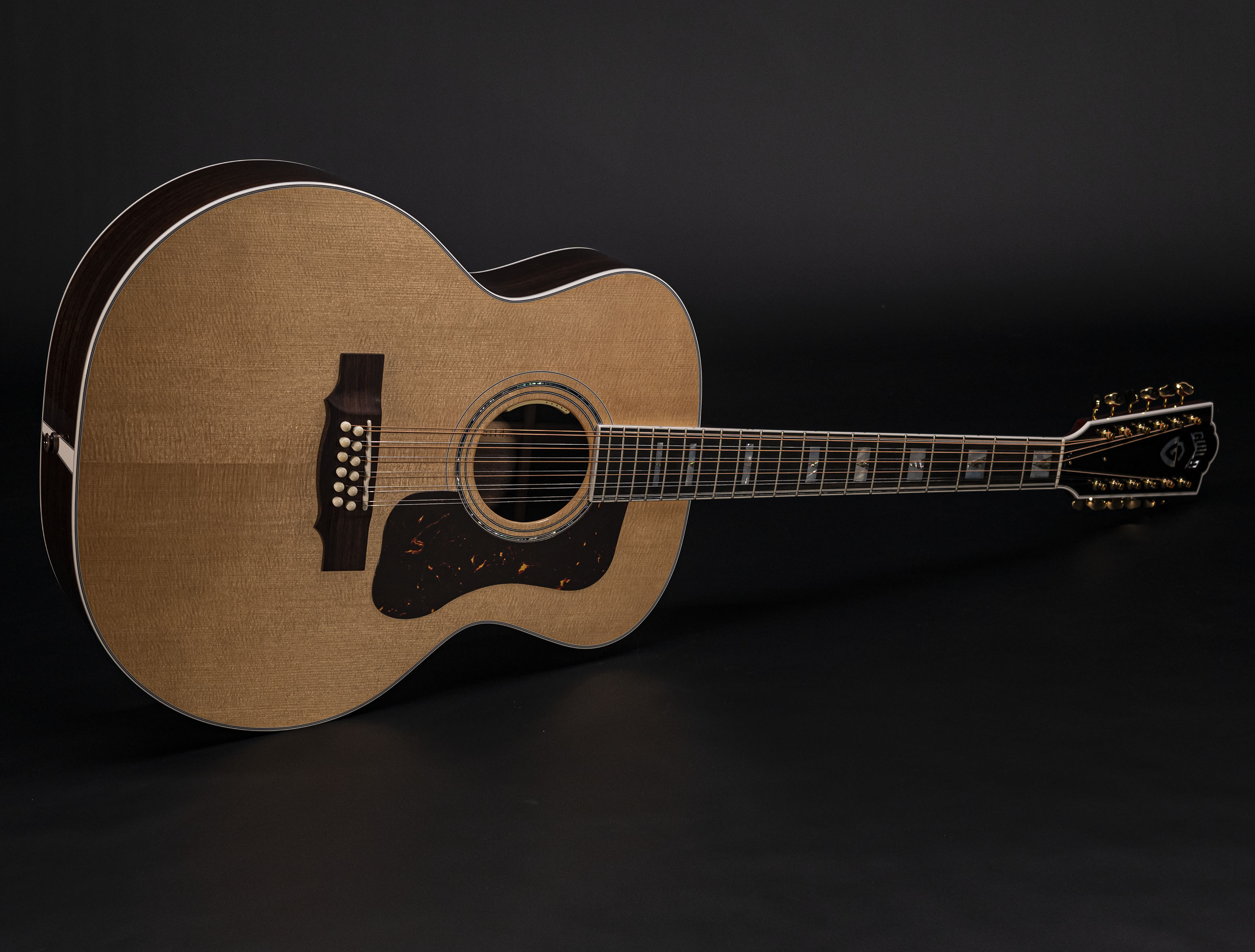 Galerie anzeigen (22 Bilder) a110908 guild-f-512e-natural-l-r-baggs-12-string-usa
