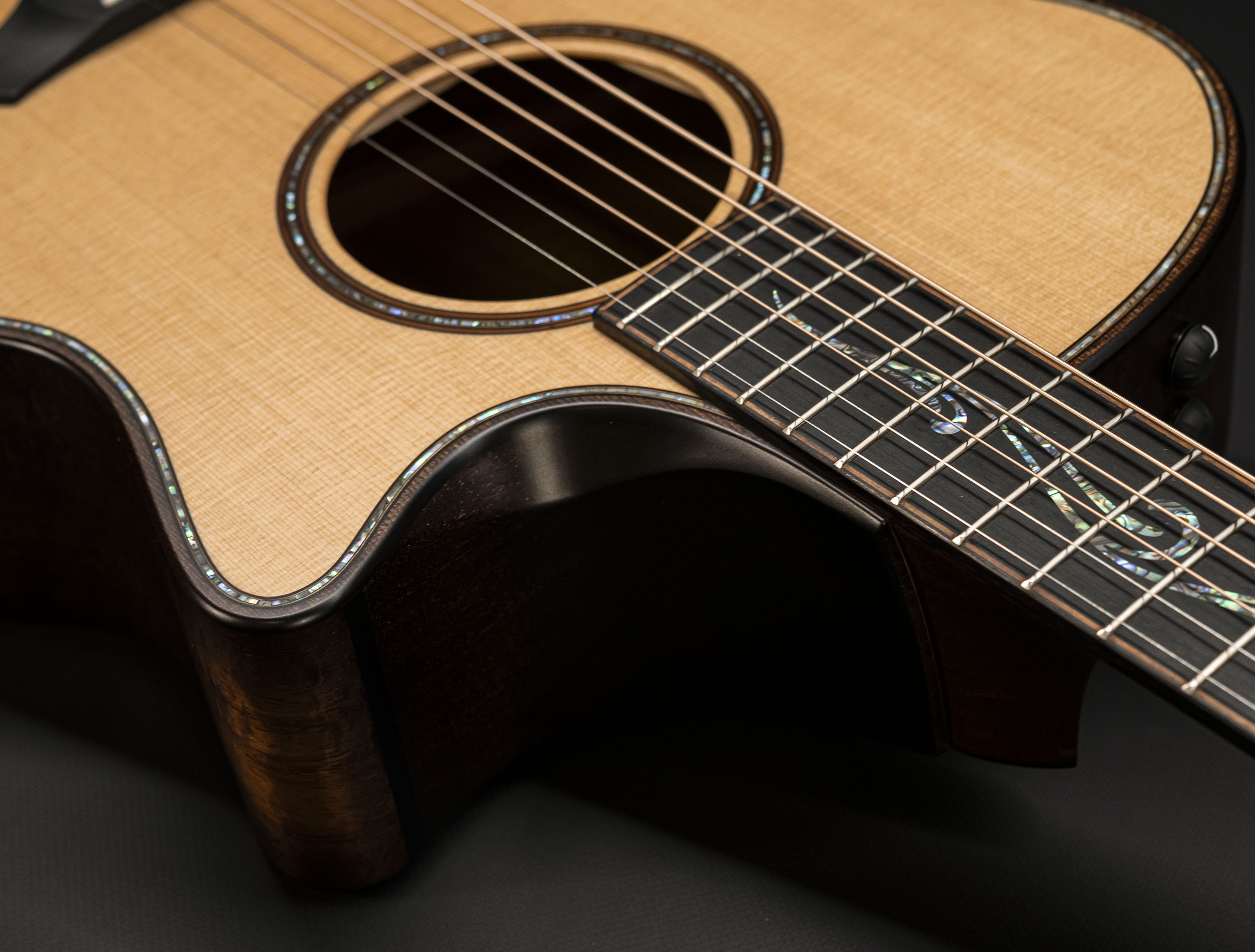Galerie anzeigen (25 Bilder) a116924-taylor-builders-edition-k14ce-be-koa