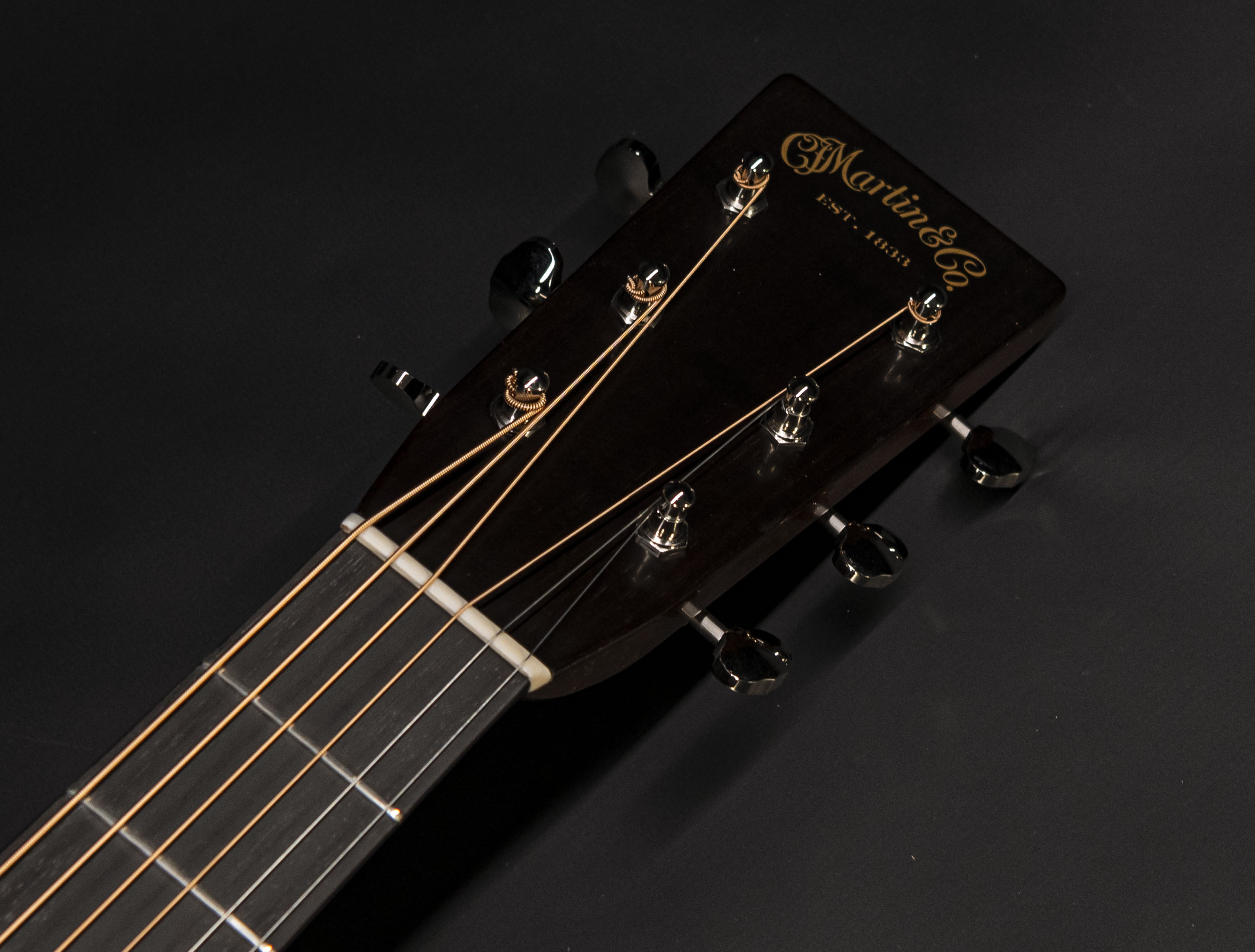 Show gallery (24 images) a113009-martin-custom-shop-d-28-authentic-1937-vintage-low-gloss-ambertone-burst