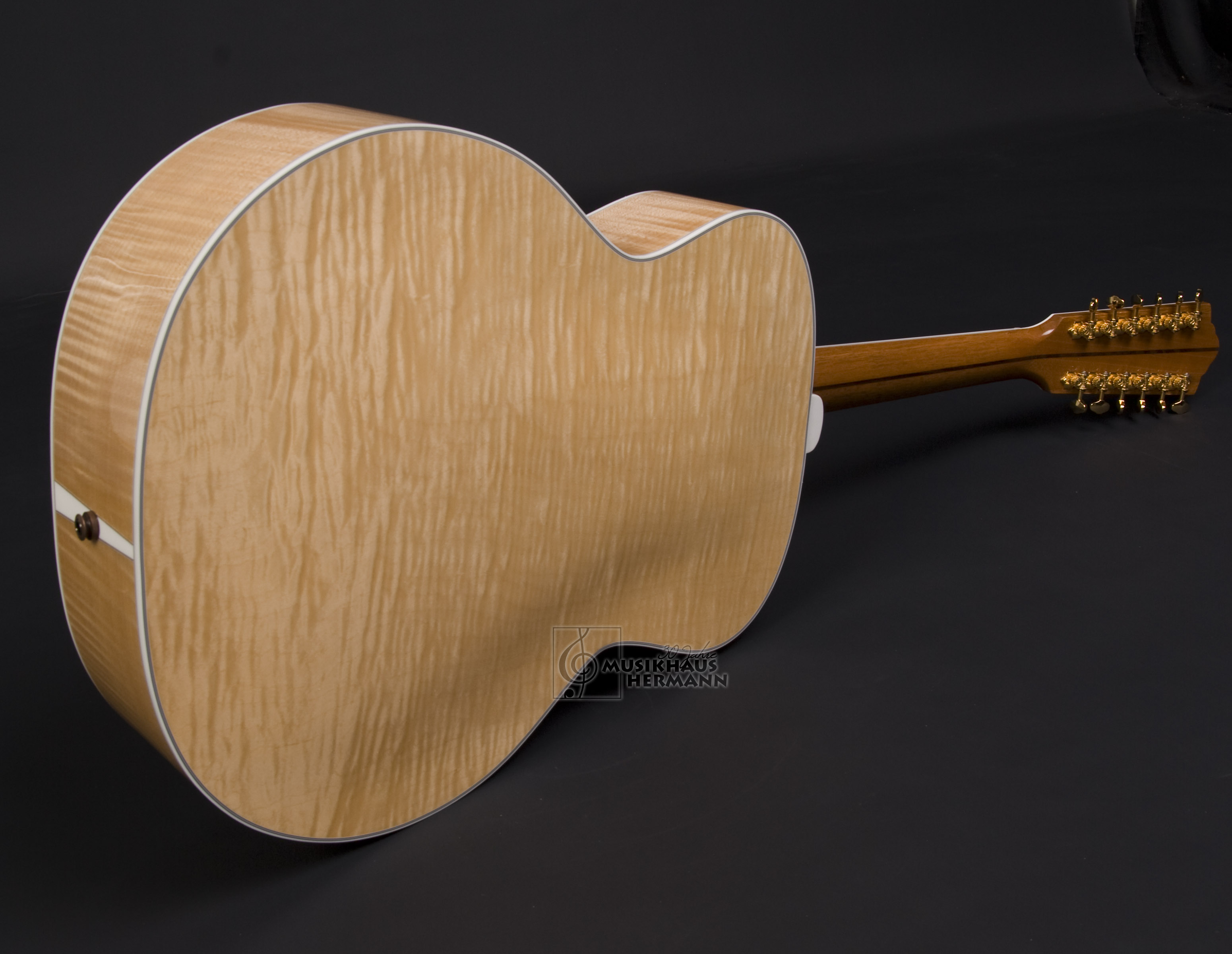 Galerie anzeigen (13 Bilder) a7-0850-guild-f512e-maple