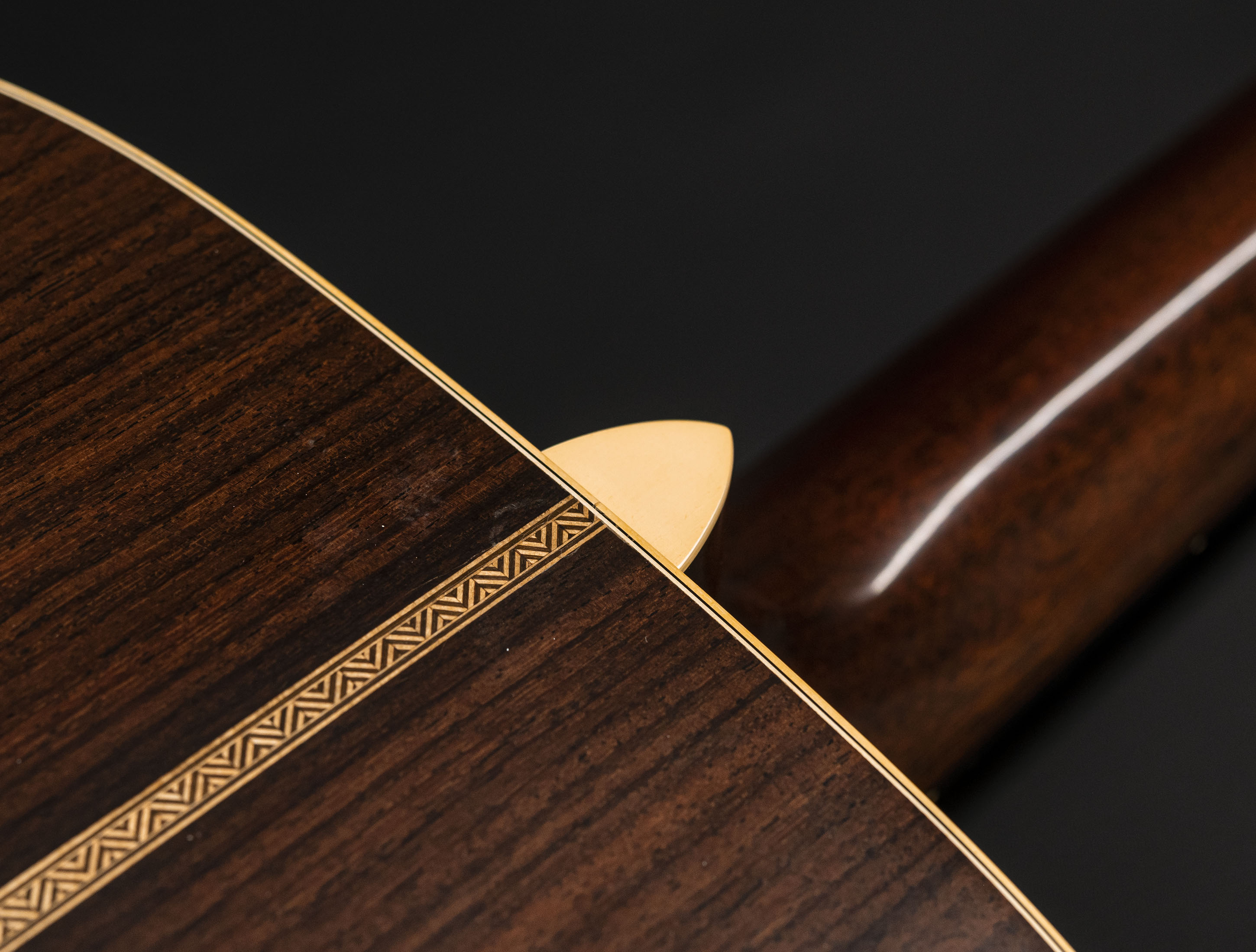 Show gallery (29 images) a137029 martin-custom-shop-000-28-authentic-1937-vintage-low-gloss-ambertone-burst-stage-1-aging