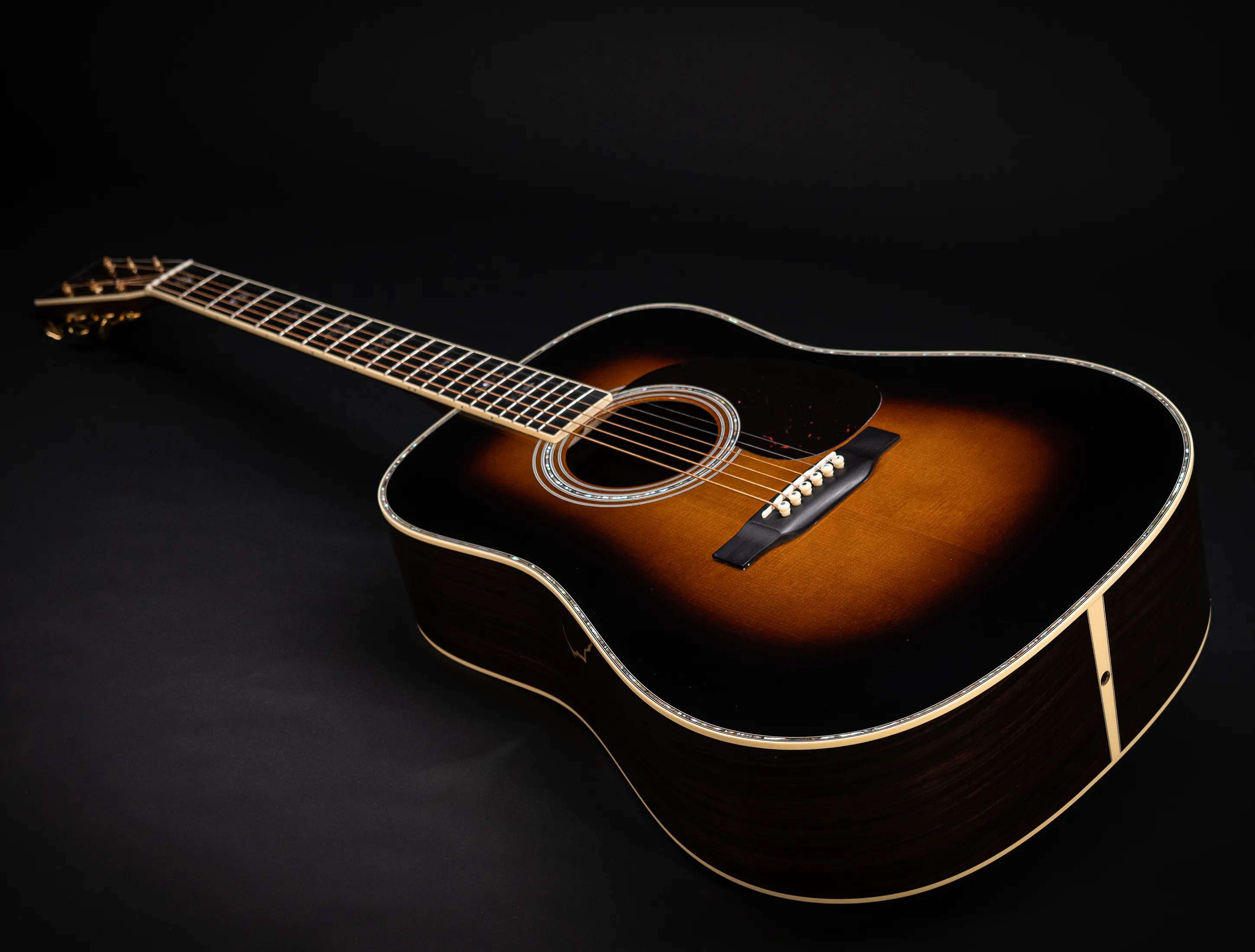 a172112 Martin D-41 (Reimagined) Sunburst Musikhaus-Hermann