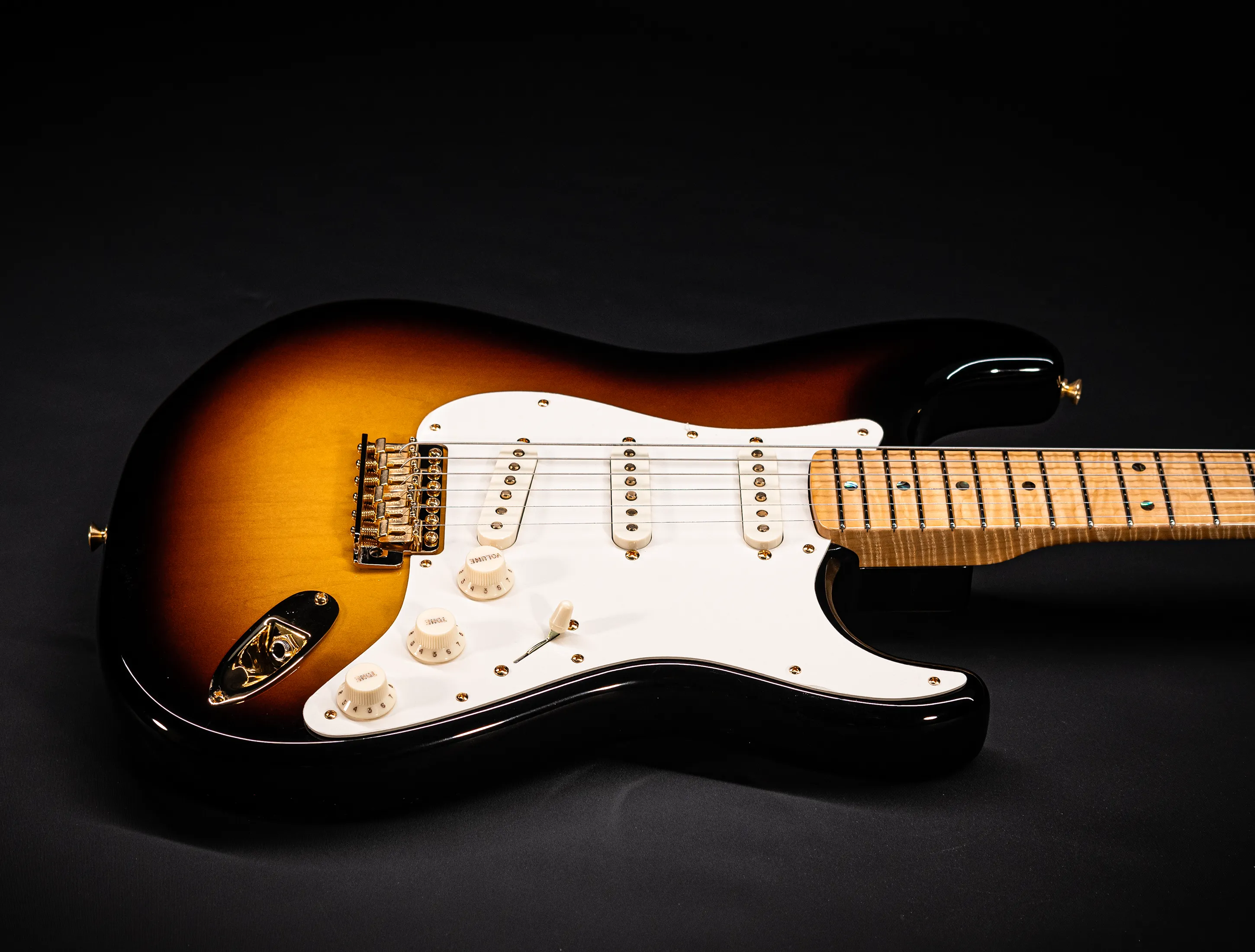 a165092 Fender 70th Anniversary Limited Stratocaster NOS Flame AAAA Neck - Sunburst