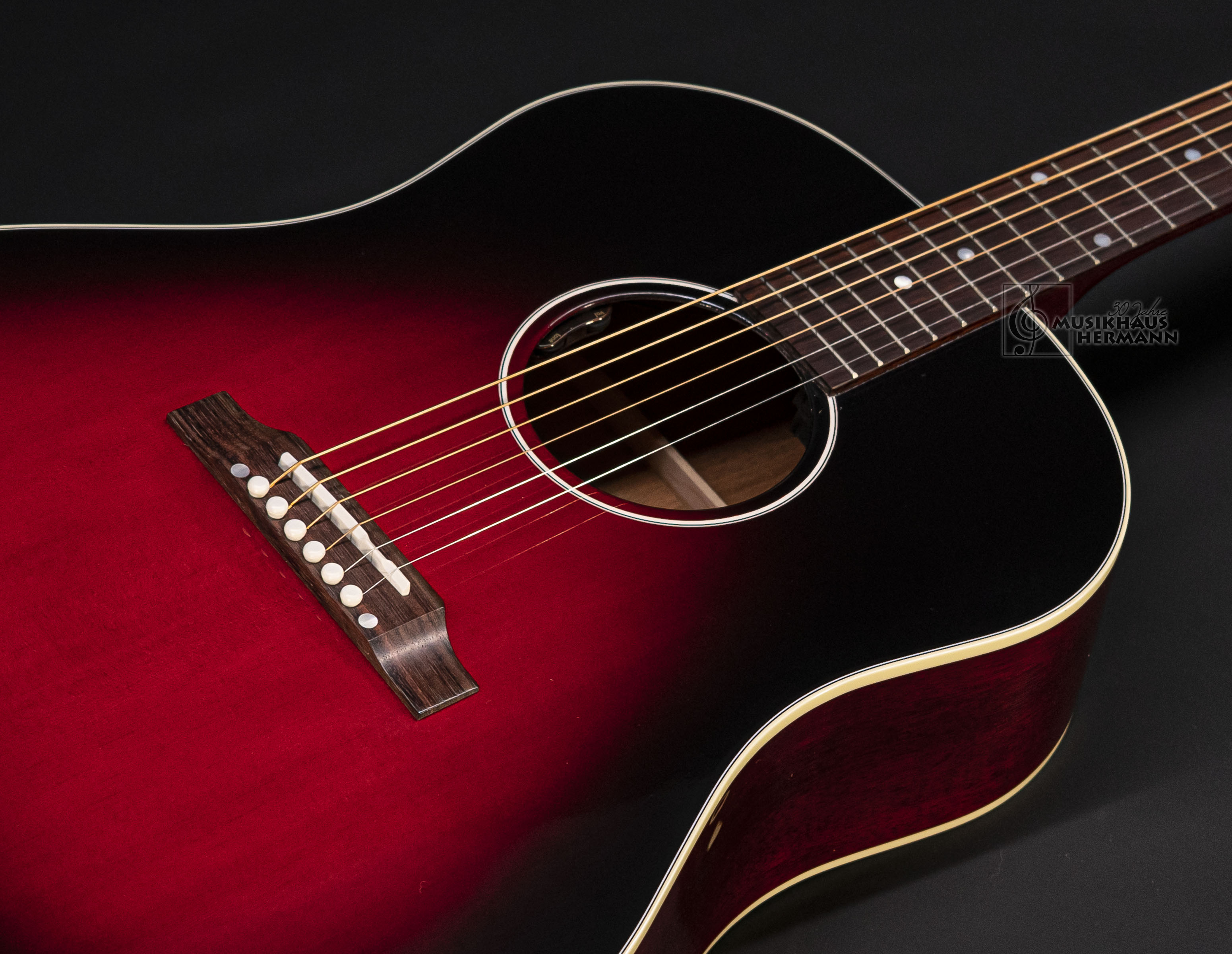 Galerie anzeigen (19 Bilder) a9-1750 gibson-j-45-slash-signature-vermillion-burst
