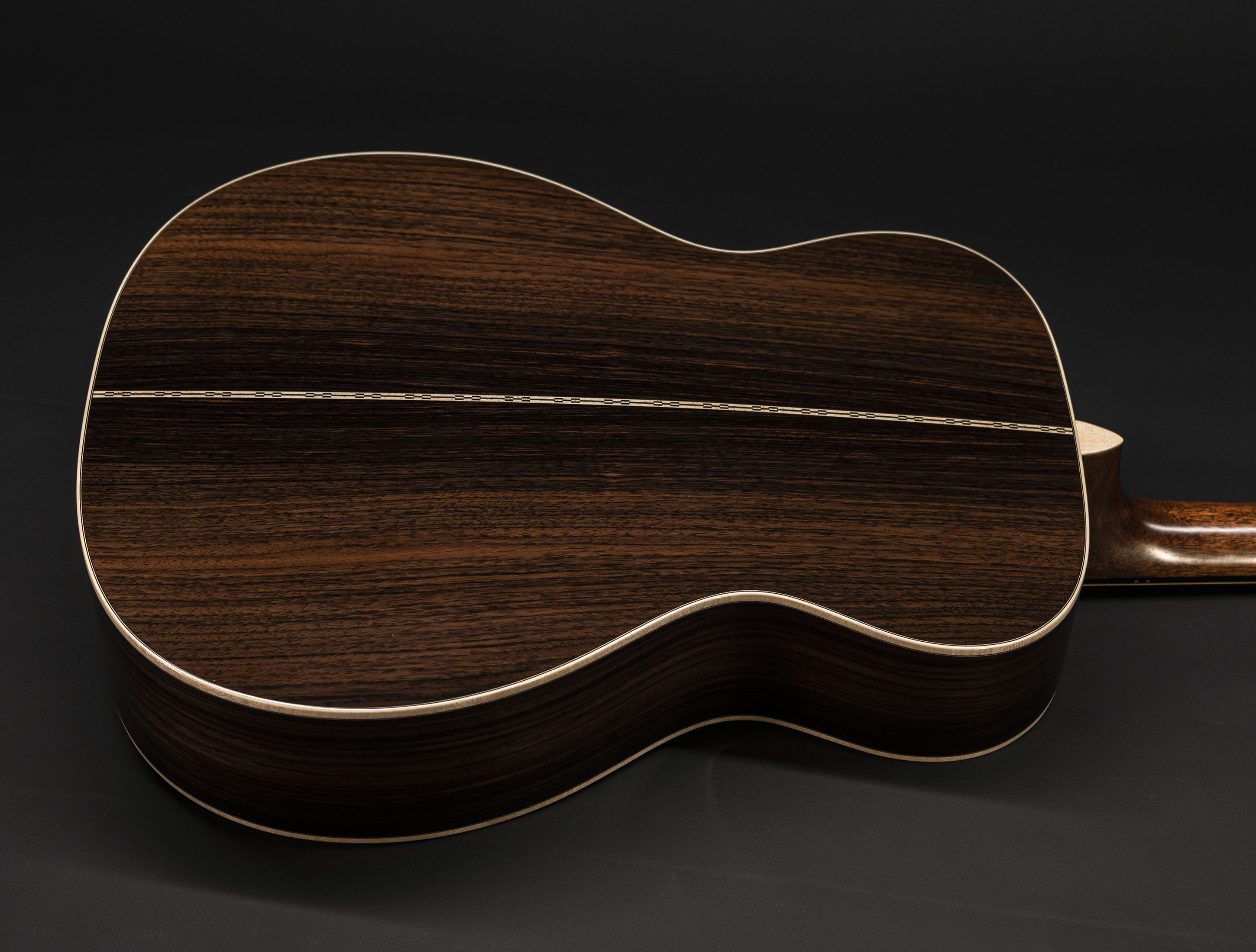 Galerie anzeigen (24 Bilder) a126337 martin-000-28bl-brooke-ligertwood-sunburst